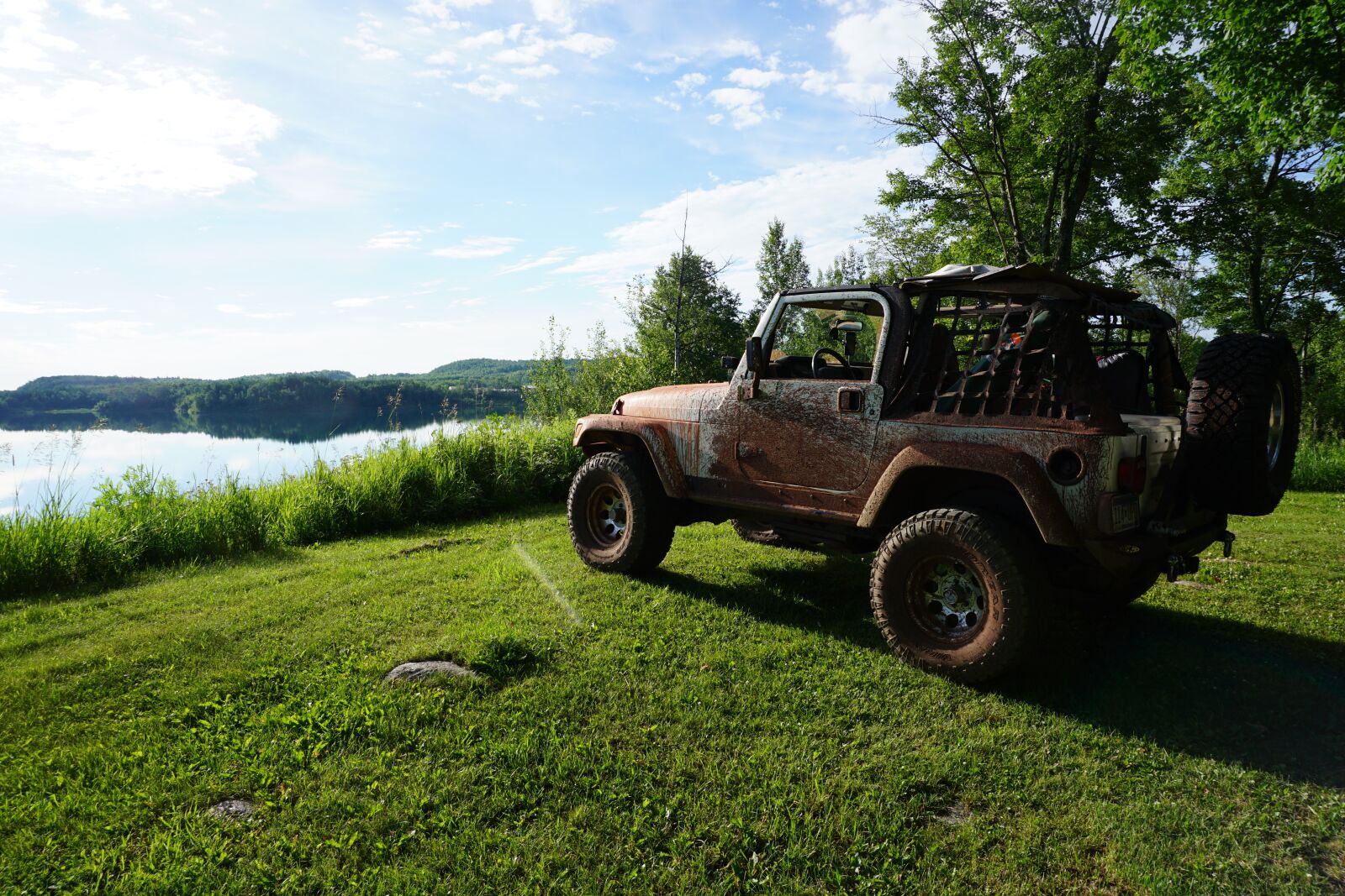 Sony a6000 sample photo. Jeep, adventure, lake photography