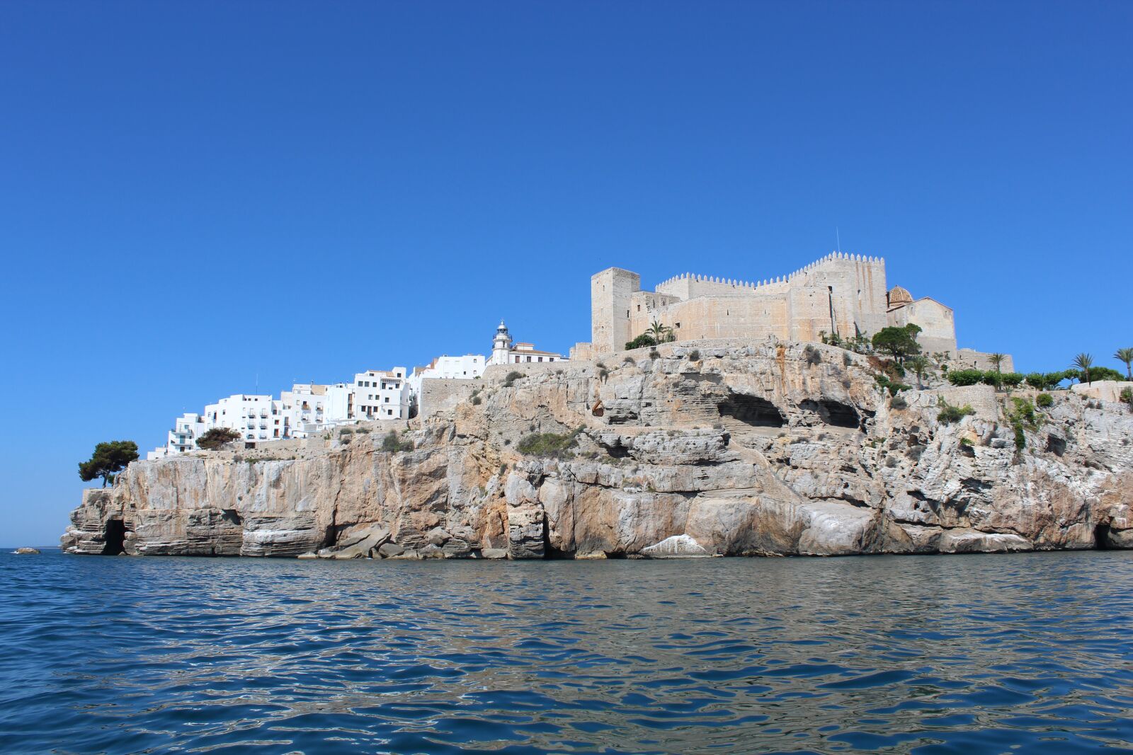 Canon EOS 1300D (EOS Rebel T6 / EOS Kiss X80) sample photo. Castle, city, sea photography