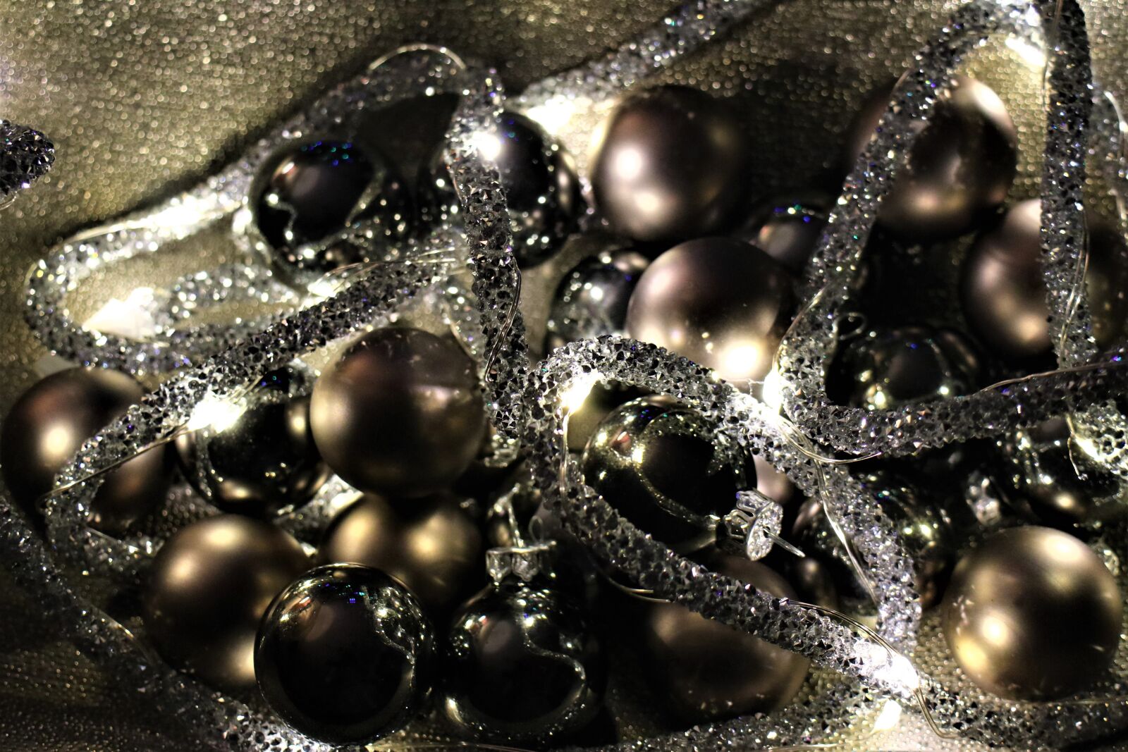 Canon EOS M6 sample photo. Christmas decoration, christmas baubles photography