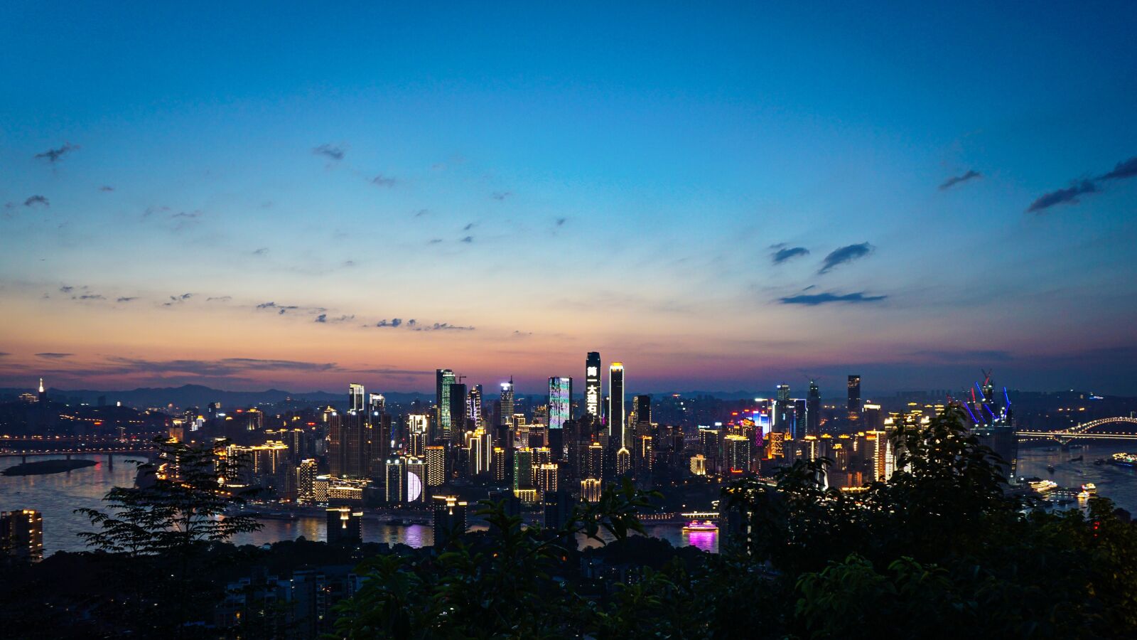 Sony E 16-50mm F3.5-5.6 PZ OSS sample photo. Skyline, city, cityscape photography
