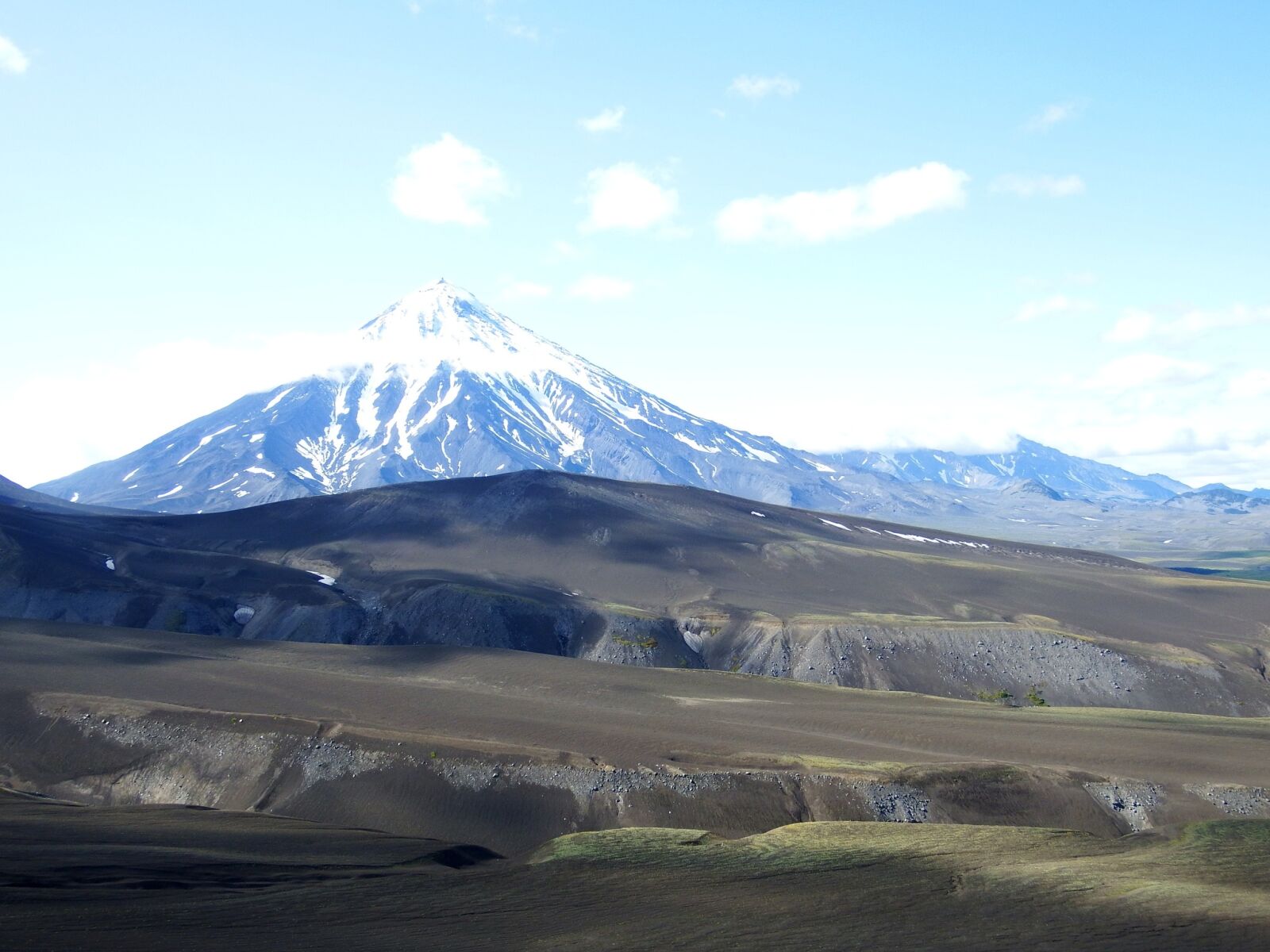 Fujifilm FinePix S1 sample photo. Volcano, mountains, ridge photography