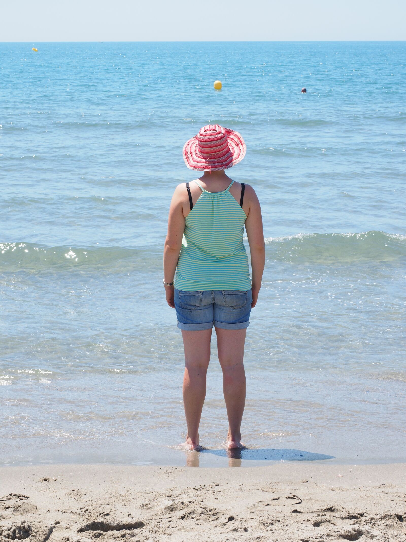 Olympus OM-D E-M1 + Olympus M.Zuiko Digital ED 12-40mm F2.8 Pro sample photo. Sea, beach, swim photography