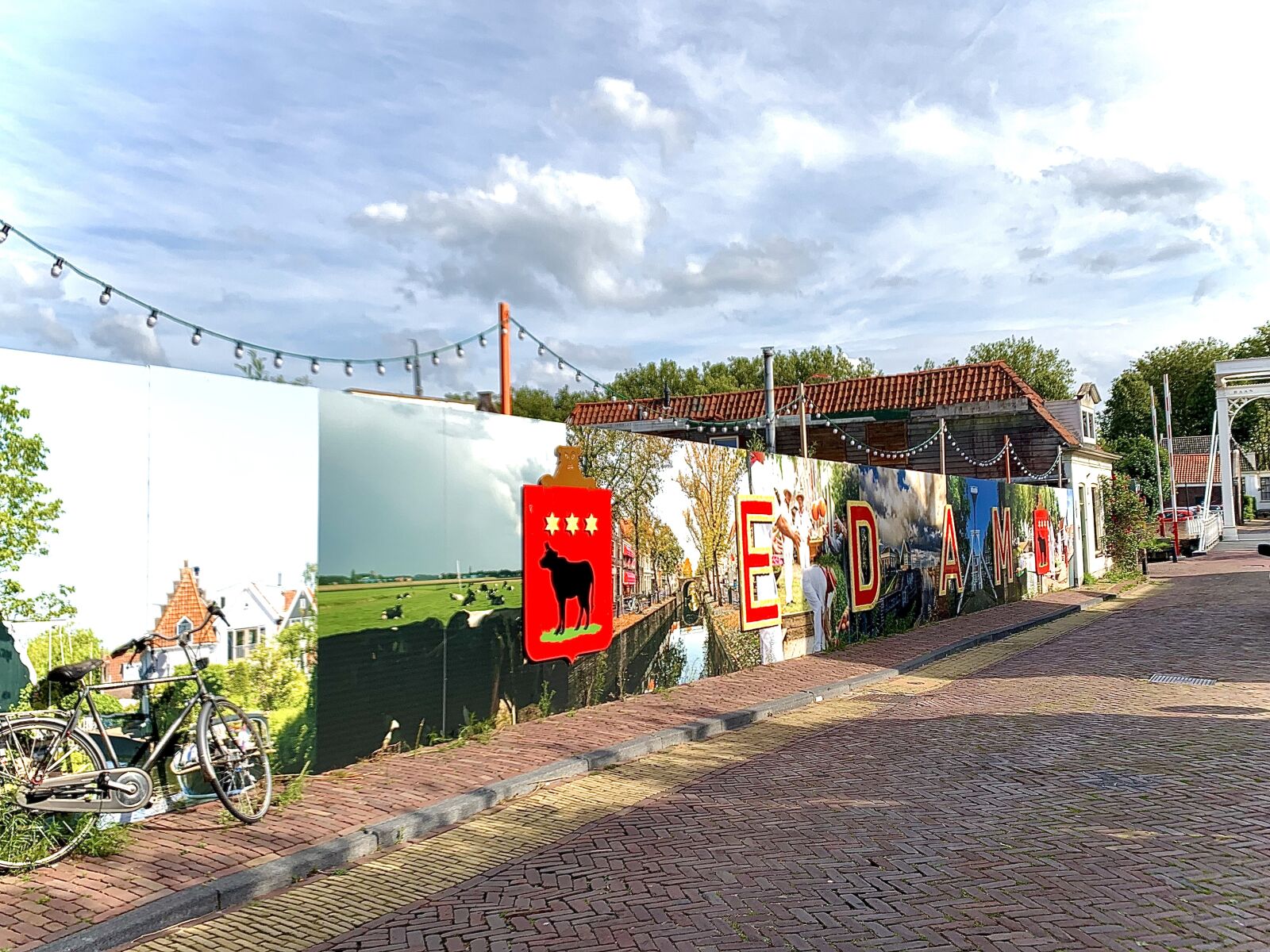 iPhone XS back dual camera 4.25mm f/1.8 sample photo. Edam, hollande, vélo photography