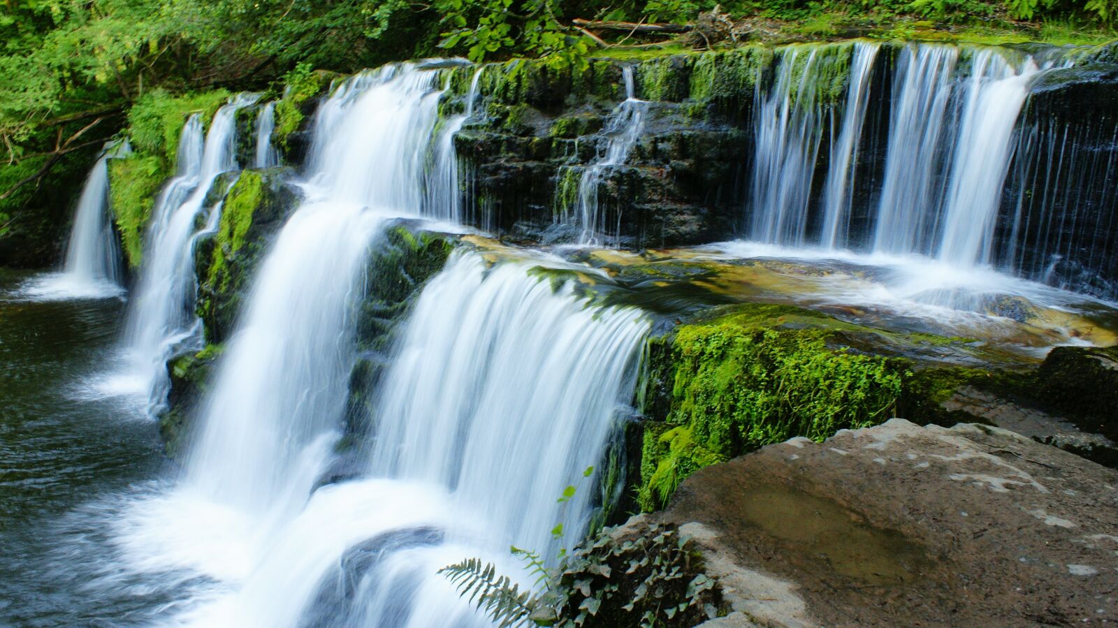 Sony Alpha DSLR-A700 sample photo. Waterfall, moss, nature photography