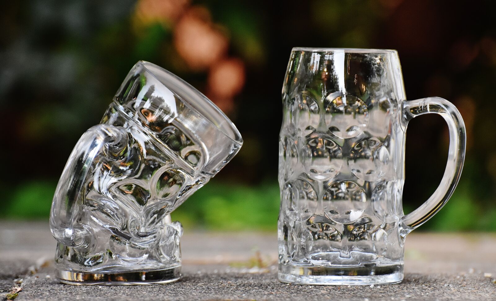 Nikon D7200 sample photo. Beer mugs, deformed, kink photography