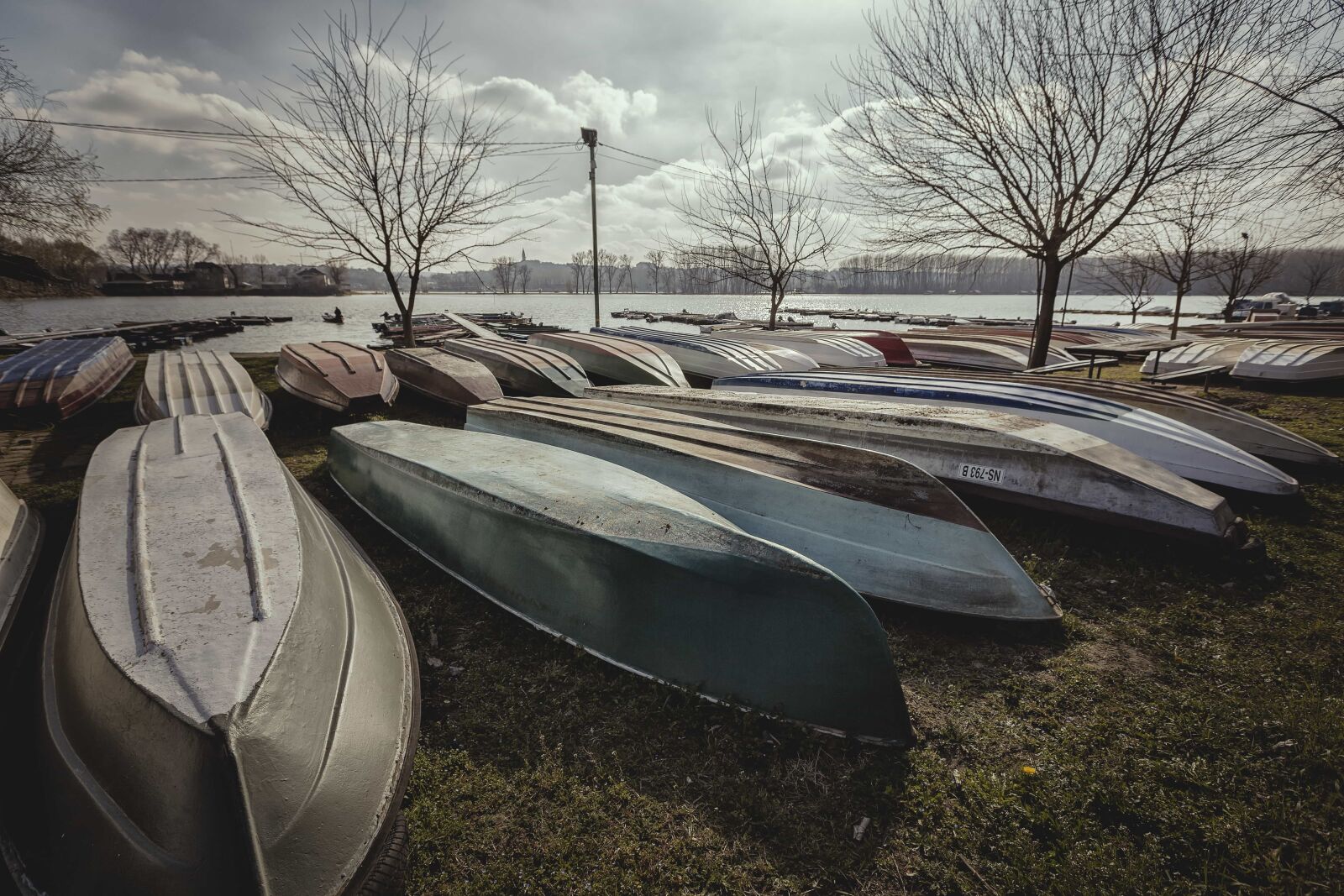 Canon EF 16-35mm F2.8L II USM sample photo. Boats, coastline, lakeside, water photography