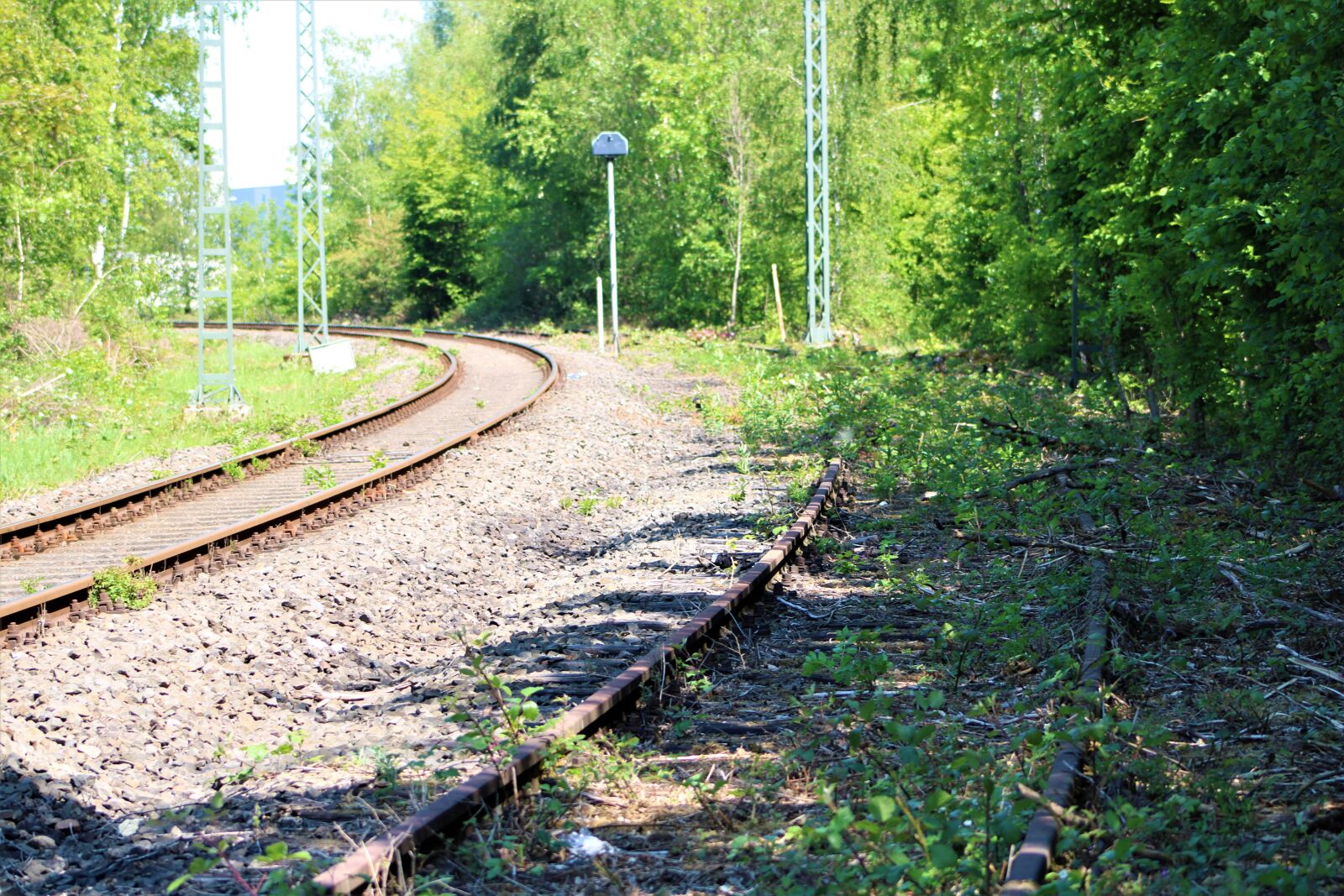 Canon EF75-300mm f/4-5.6 sample photo. Gleise, platform, railway station photography