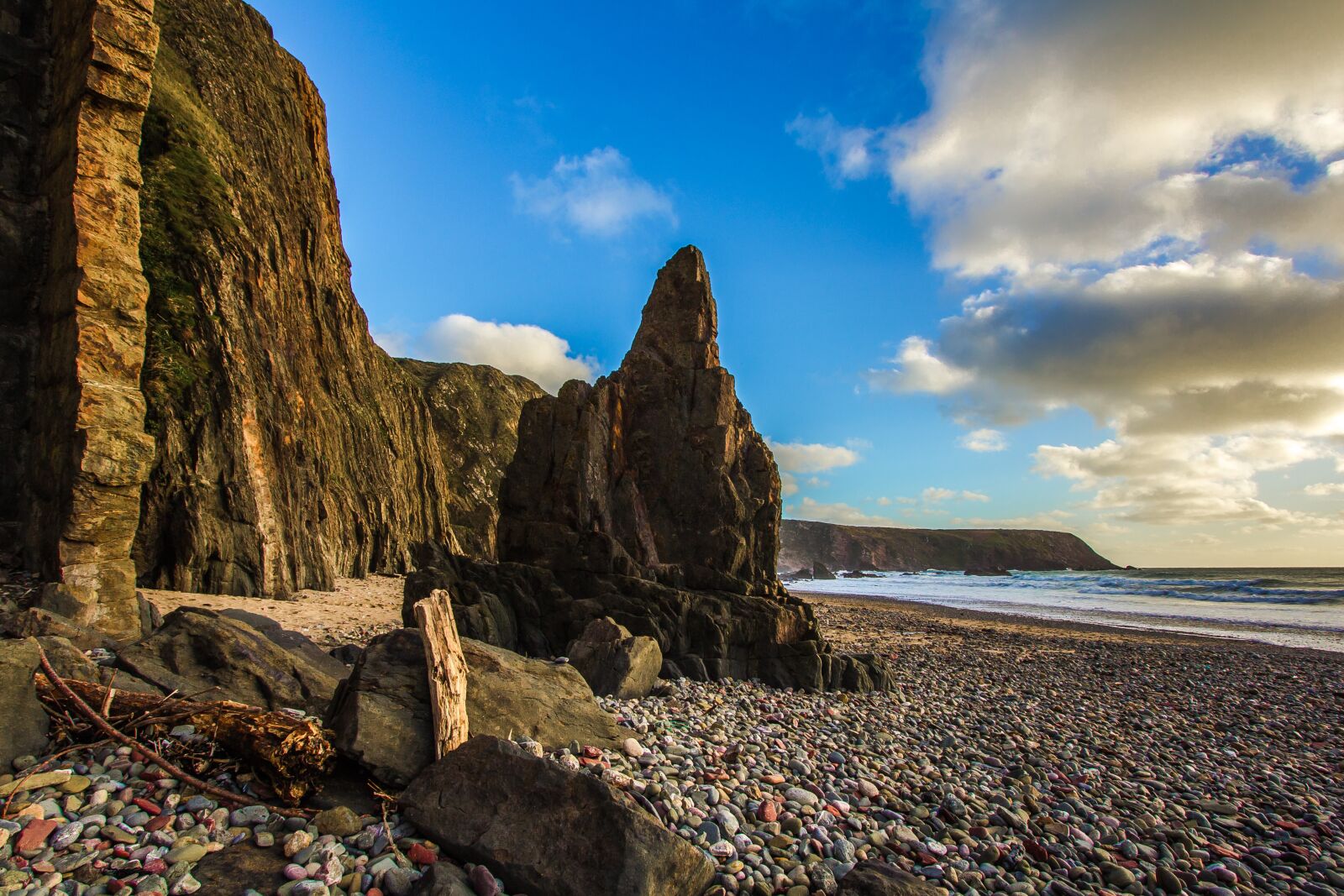 Canon EF-S 10-22mm F3.5-4.5 USM sample photo. Rocks, beach, ocean photography