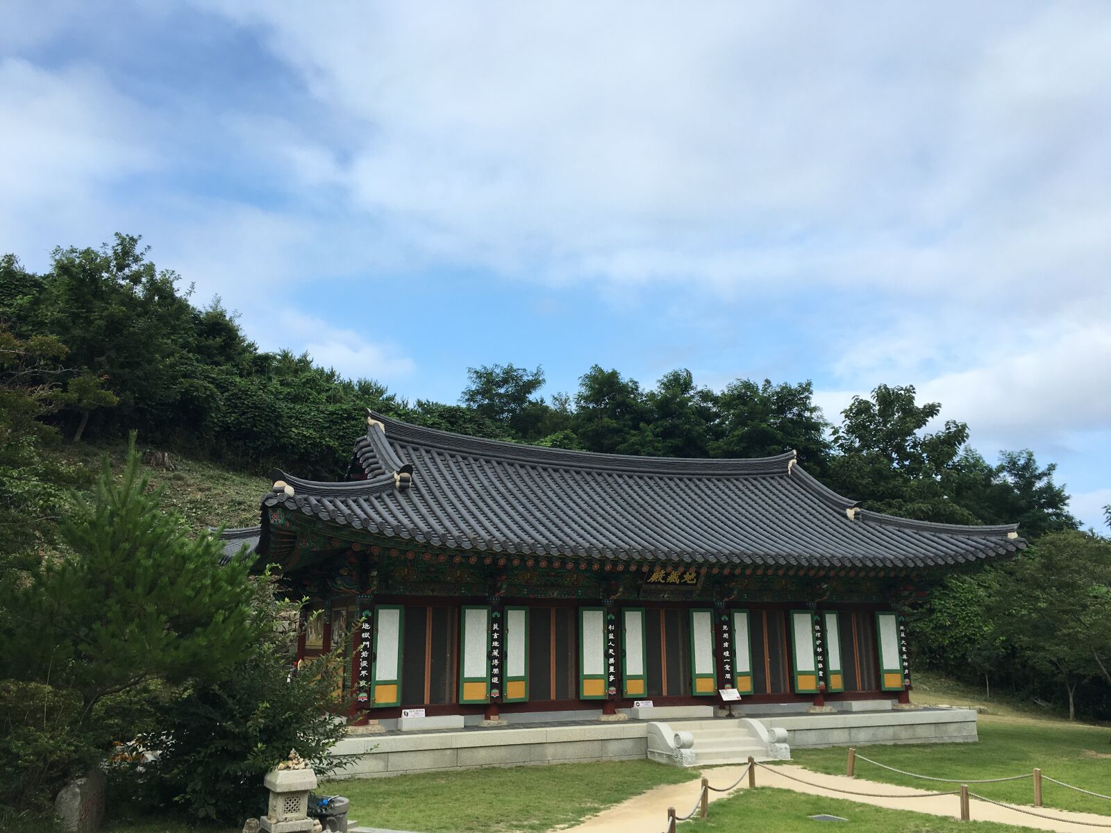 iPhone 6s back camera 4.15mm f/2.2 sample photo. Gangneung, blue sky, break photography