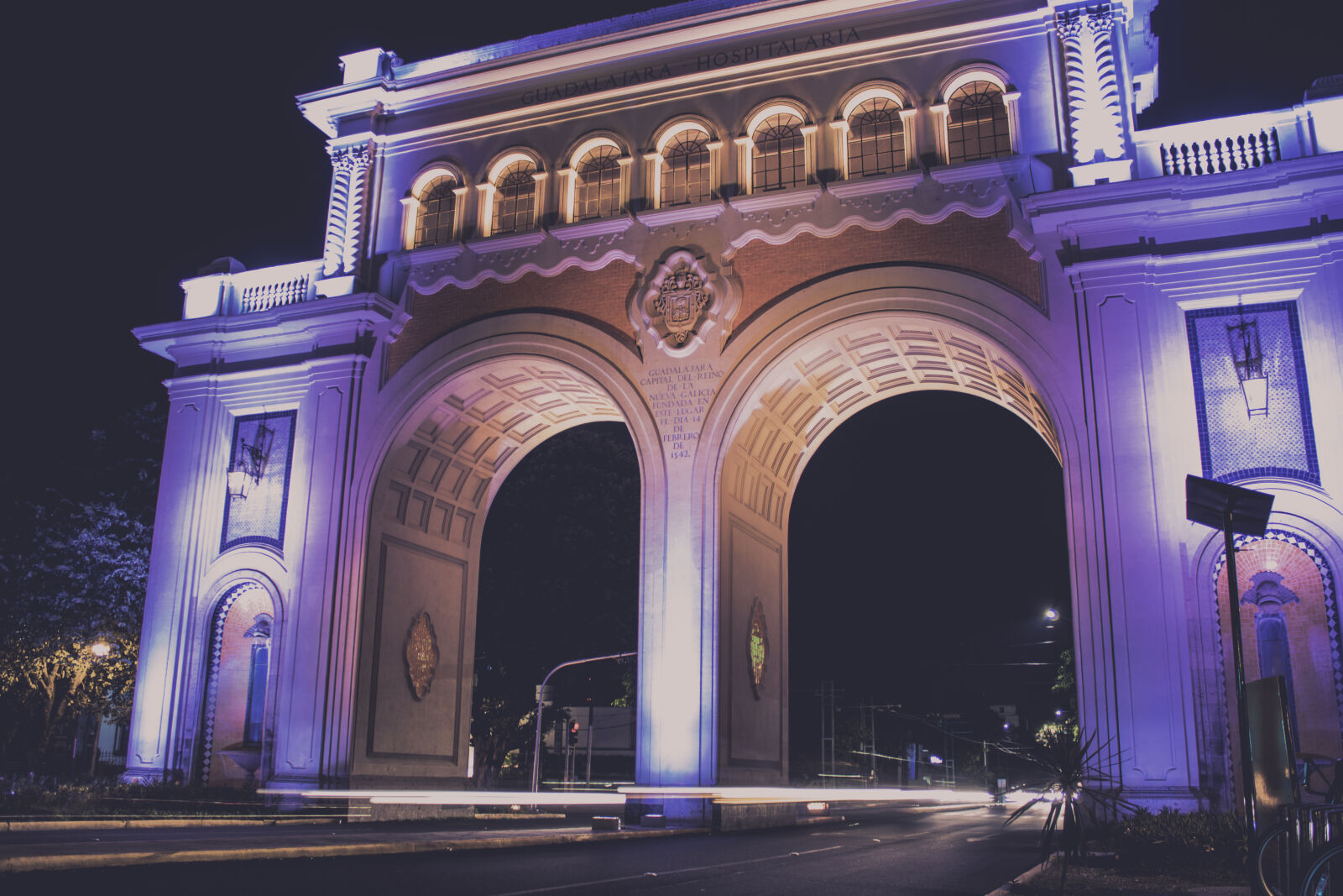 Canon EOS 1300D (EOS Rebel T6 / EOS Kiss X80) sample photo. Arches, architecture, building, city photography