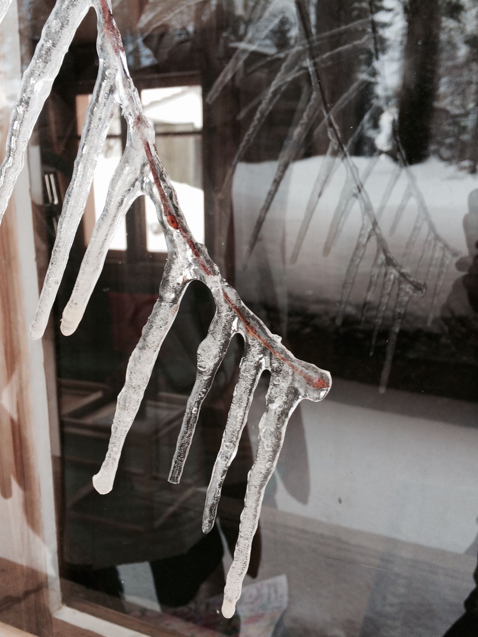 iPhone 5s back camera 4.15mm f/2.2 sample photo. Cold, ice photography