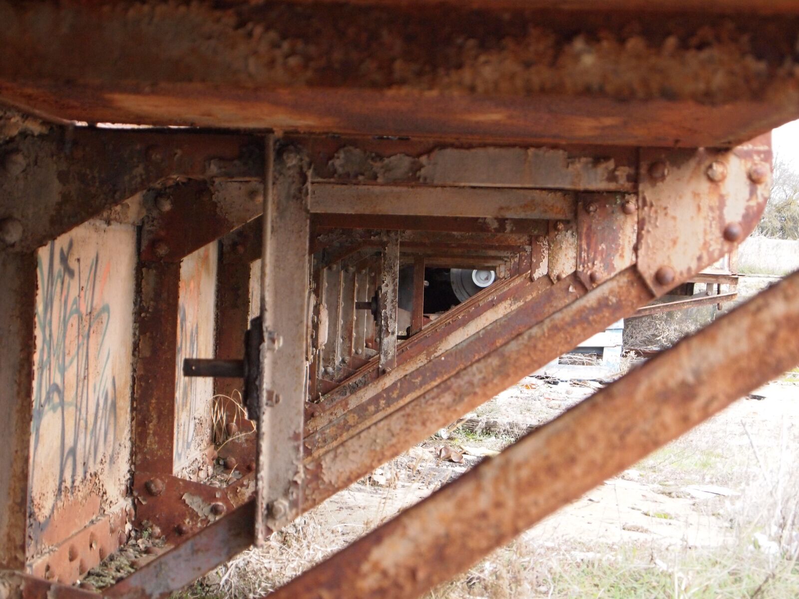 Olympus PEN E-PL1 sample photo. Iron, geometry, structure photography