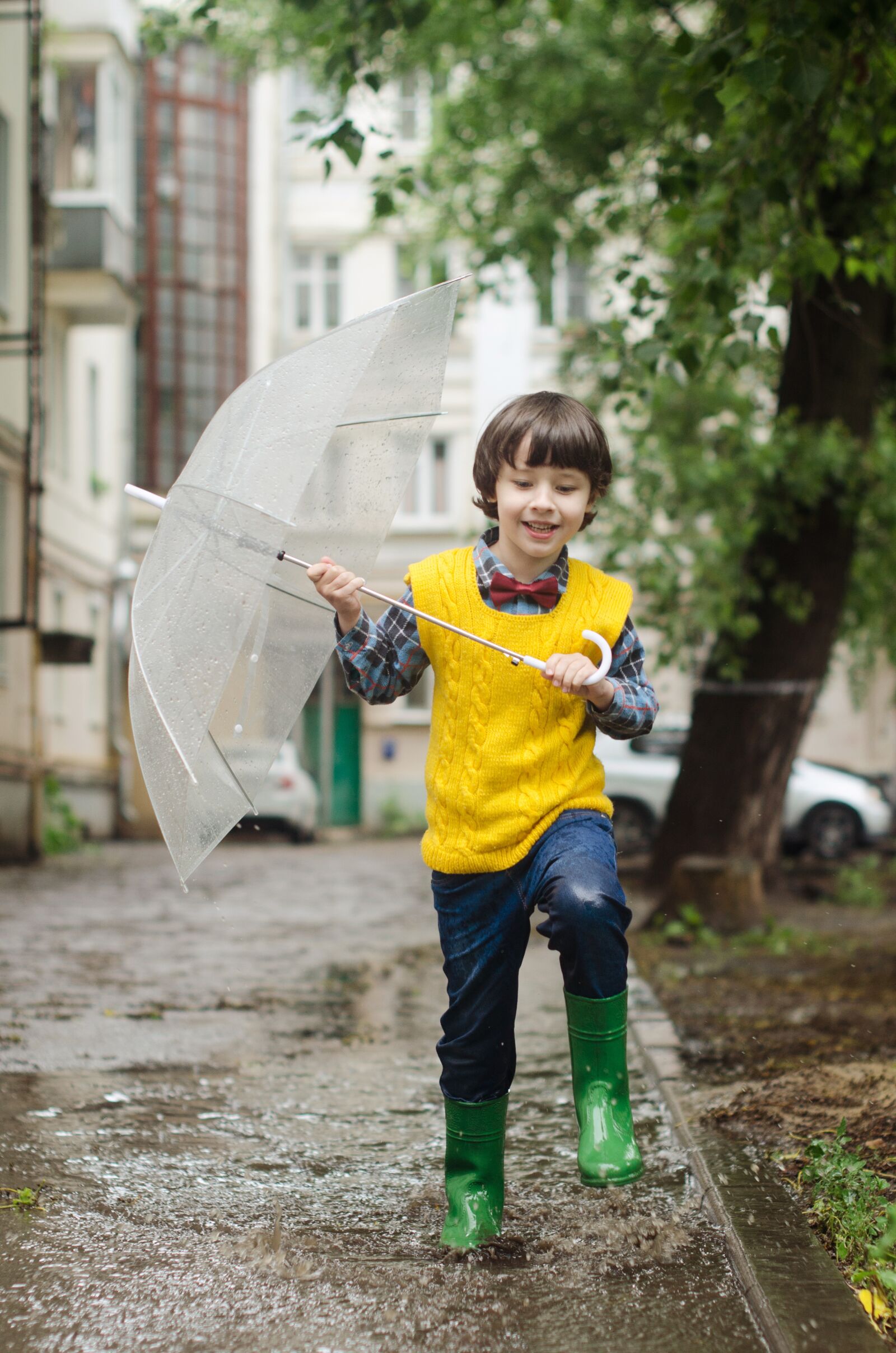 Nikon D5100 sample photo. Umbrella, puddle, kid photography