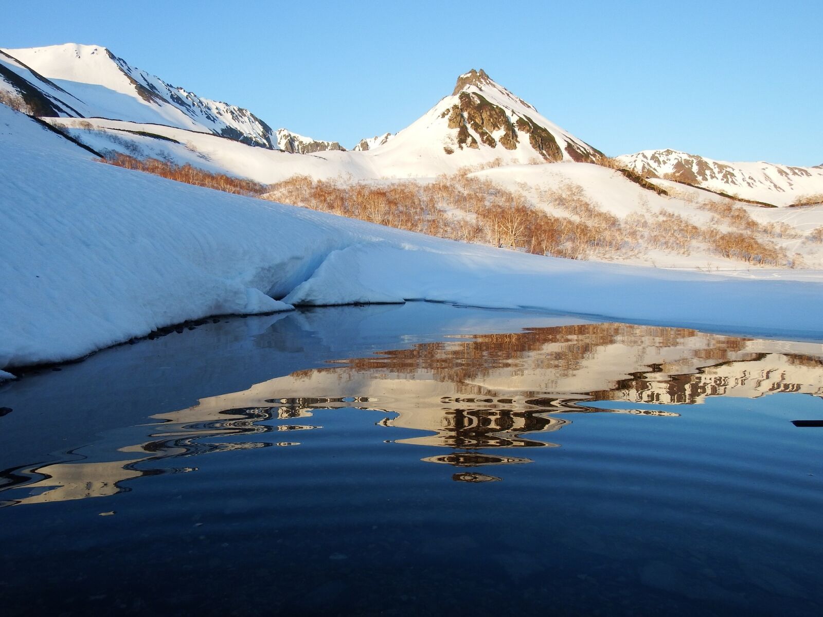 Fujifilm FinePix S1 sample photo. Mountains, meltwater, landscape photography