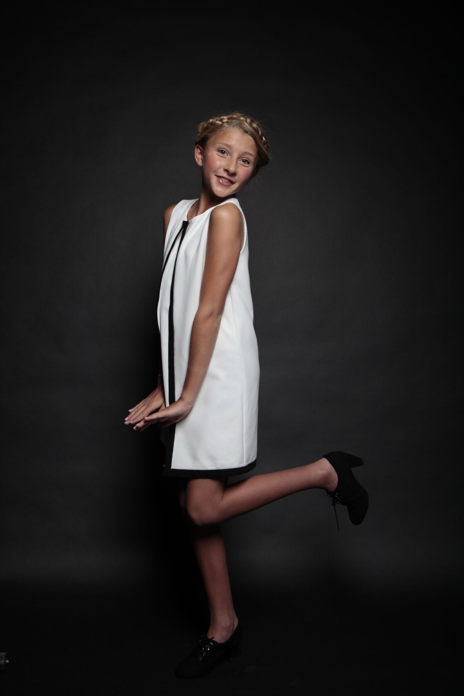 Canon EOS 5D Mark II sample photo. Shoot, studio, girl photography
