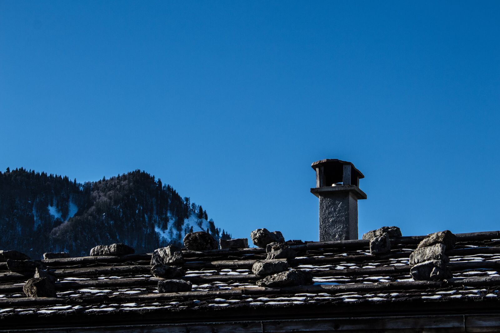Canon EOS 1300D (EOS Rebel T6 / EOS Kiss X80) sample photo. Alpine hut, hut, roof photography