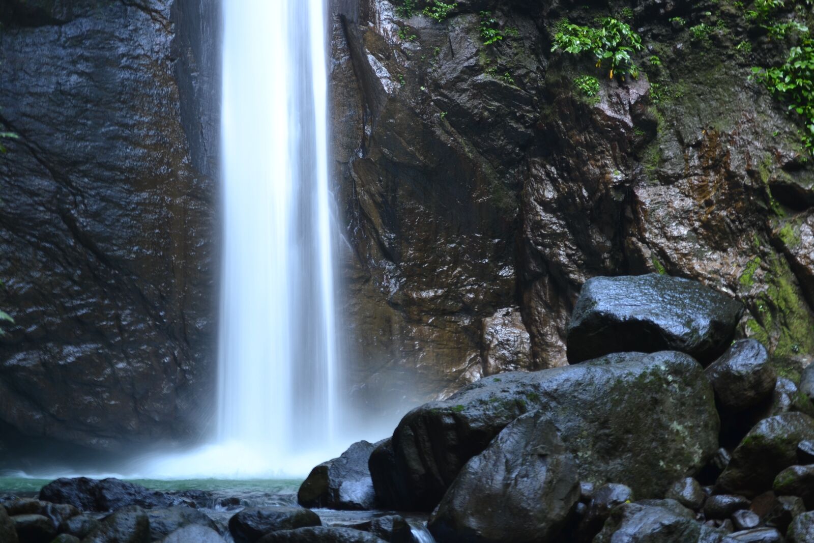 Nikon D3100 sample photo. Water, rocks, scenic photography