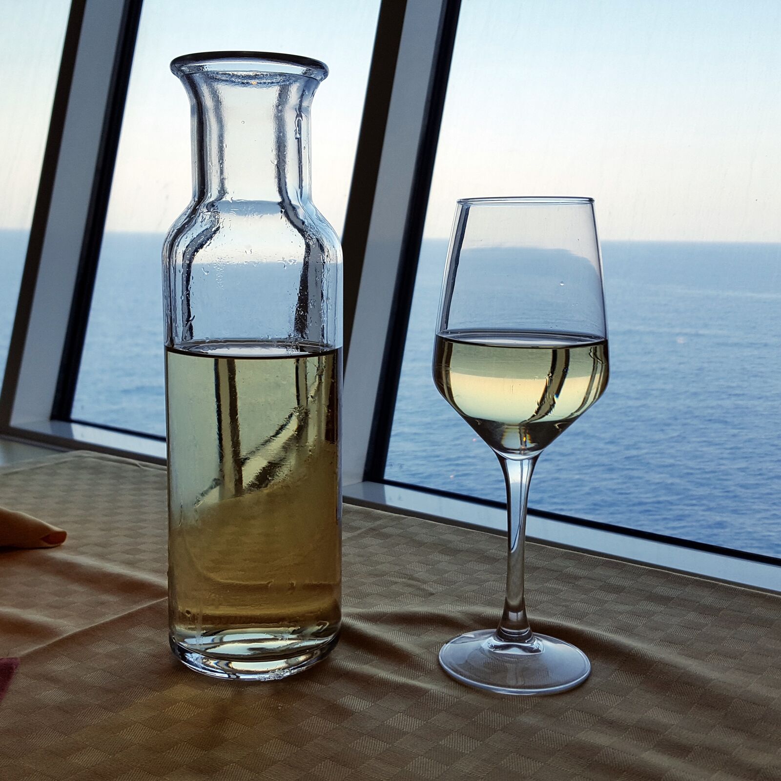 Samsung Galaxy S6 sample photo. Carafe, glass, wine photography