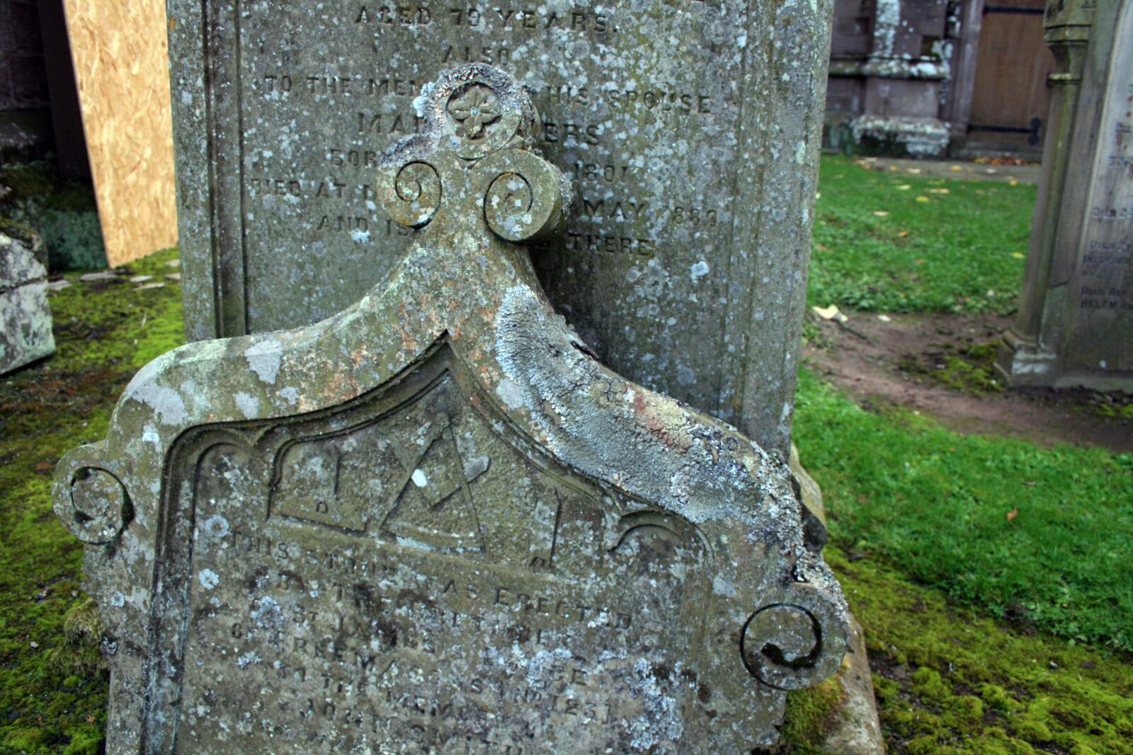 Canon EOS 400D (EOS Digital Rebel XTi / EOS Kiss Digital X) sample photo. Masonic, grave, stone photography