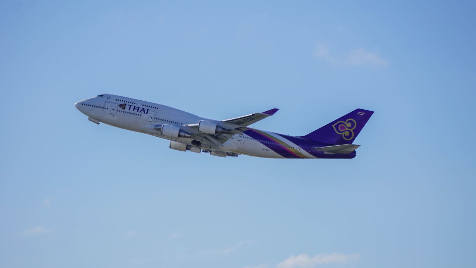 Sony a6000 sample photo. Thai airlines, flying, flight photography