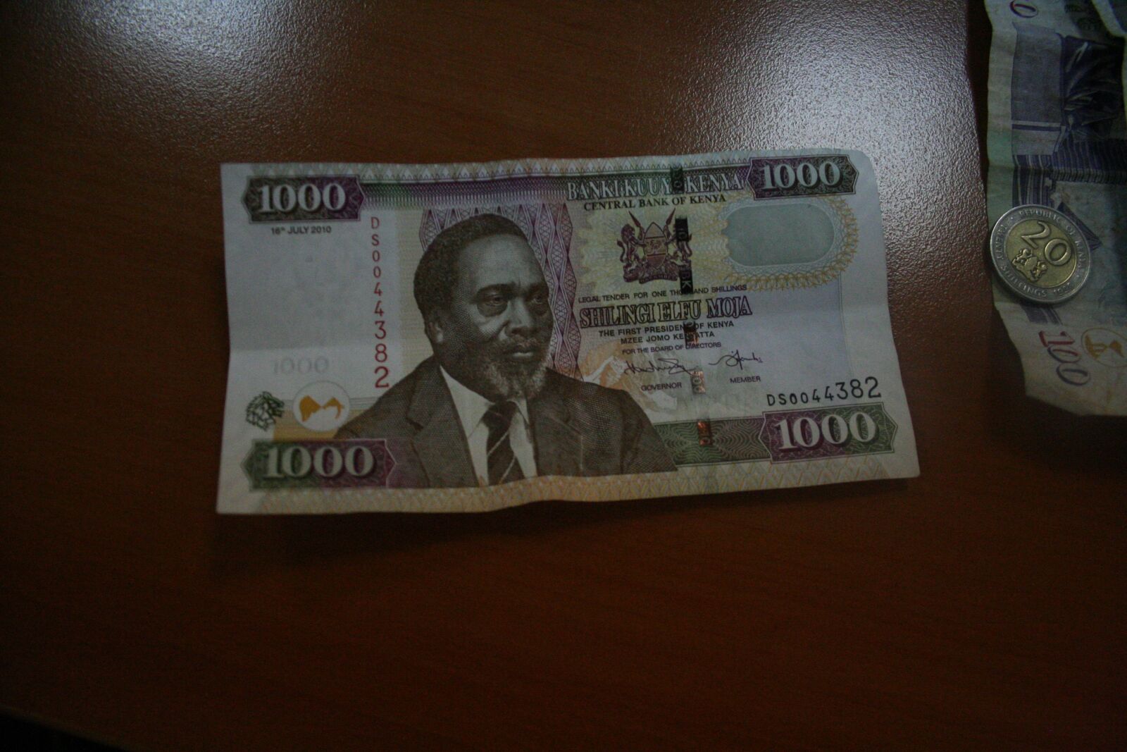 Canon EOS 350D (EOS Digital Rebel XT / EOS Kiss Digital N) sample photo. Kenya, kenyan currency, shilling photography