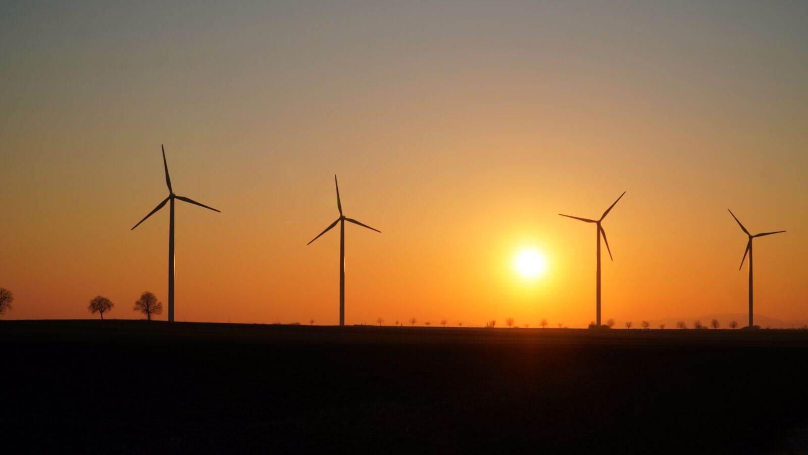Sony E PZ 18-105mm F4 G OSS sample photo. Windr der, sunset, wind photography