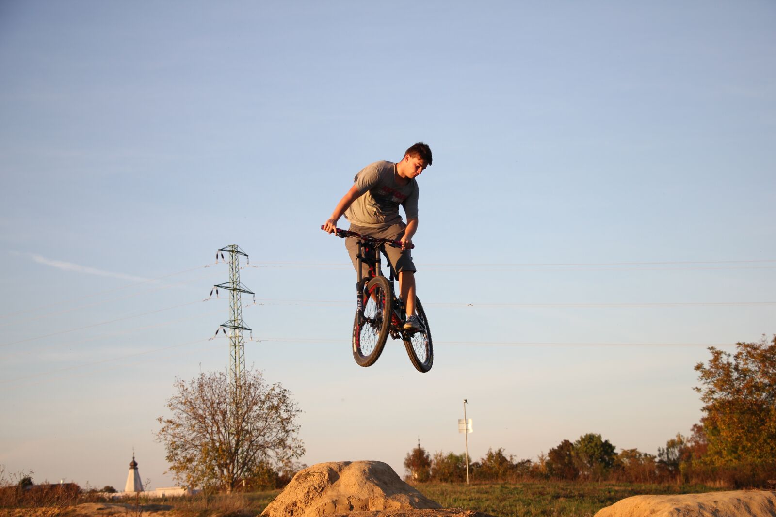 Canon EOS 550D (EOS Rebel T2i / EOS Kiss X4) sample photo. Bike, wheels, race photography