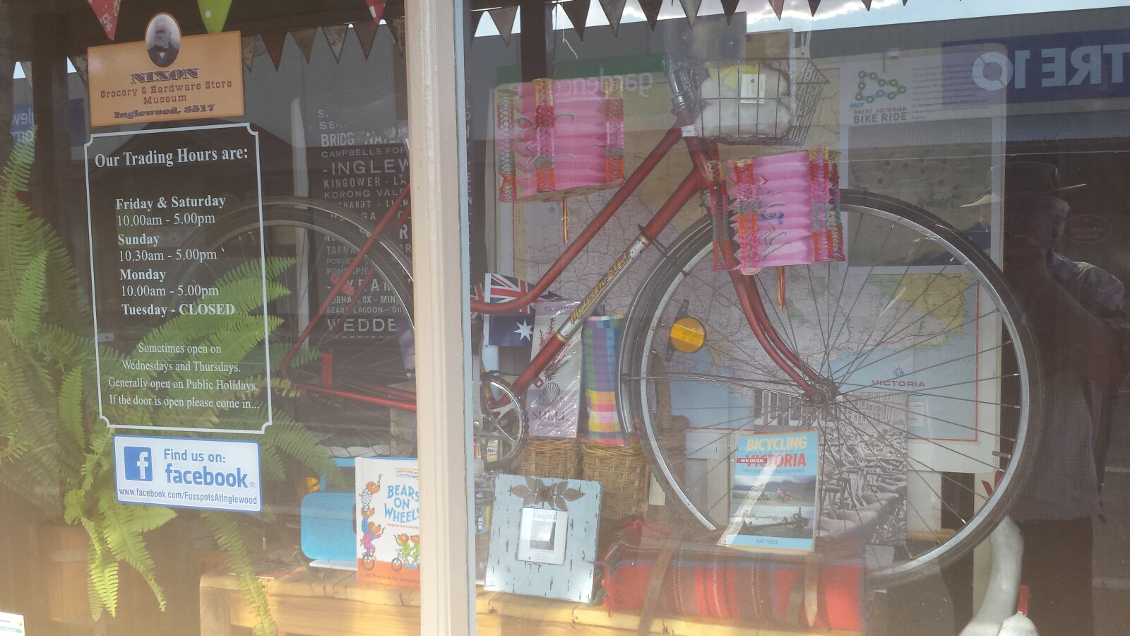 Samsung Galaxy S4 sample photo. Bicycle, building, business, city photography