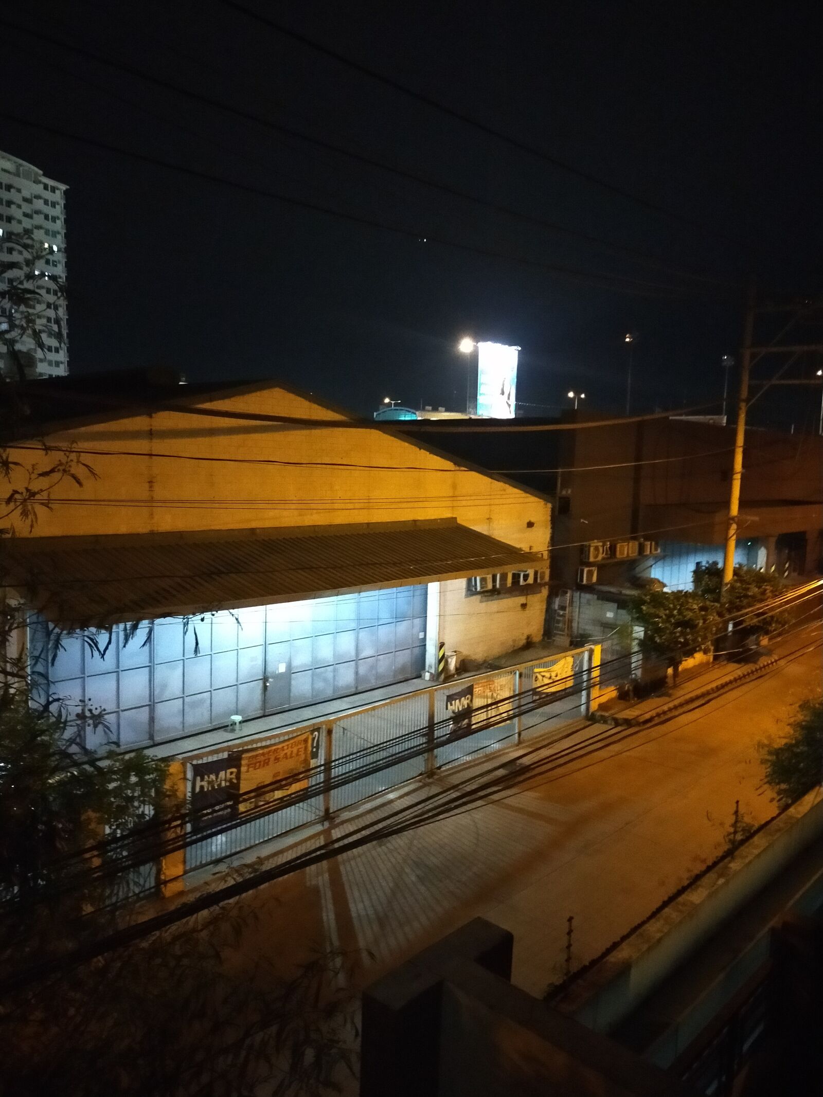 OPPO A9 2020 sample photo. Night, building, street photography
