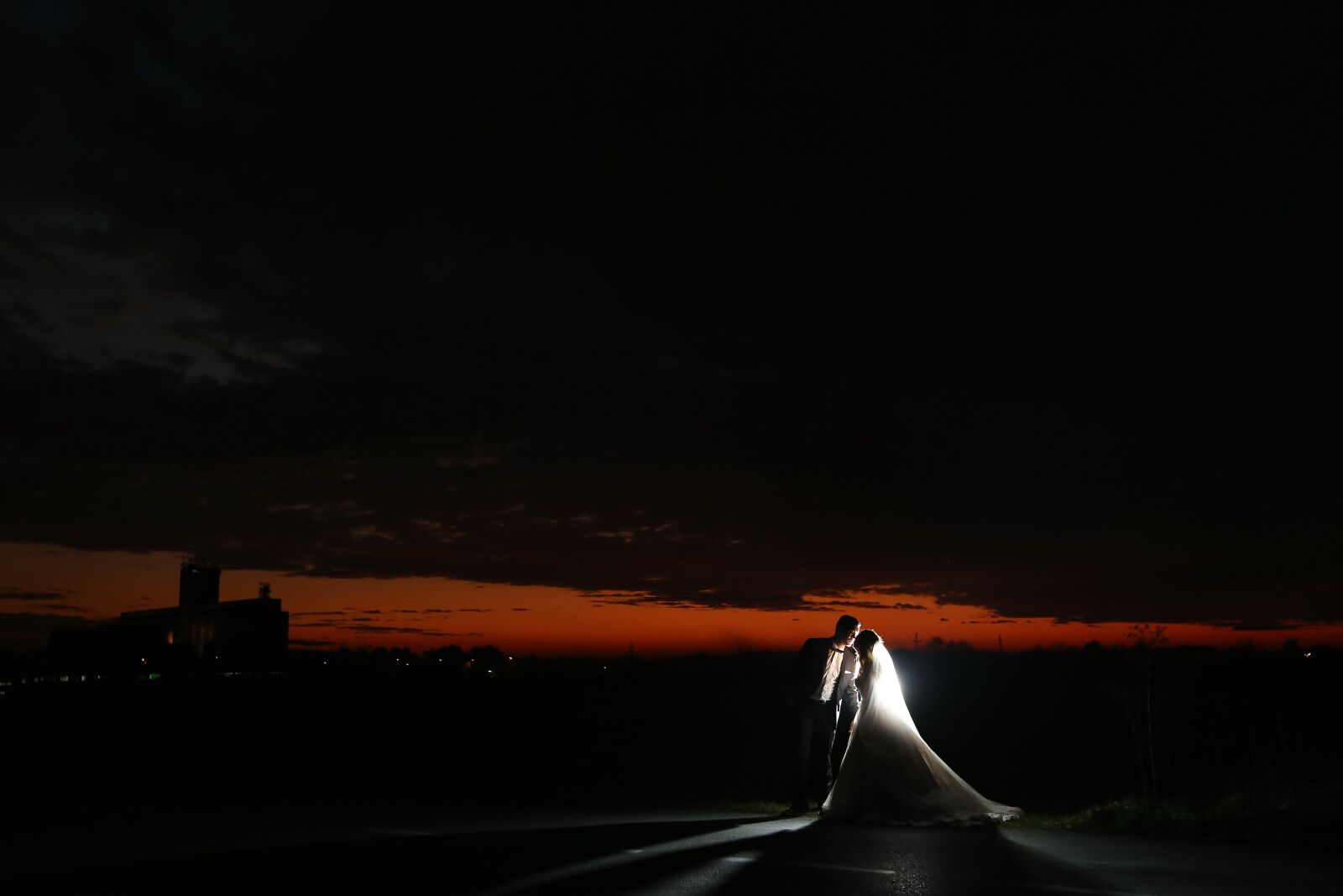 Canon EF 16-35mm F2.8L II USM sample photo. Night, bride, groom, kiss photography