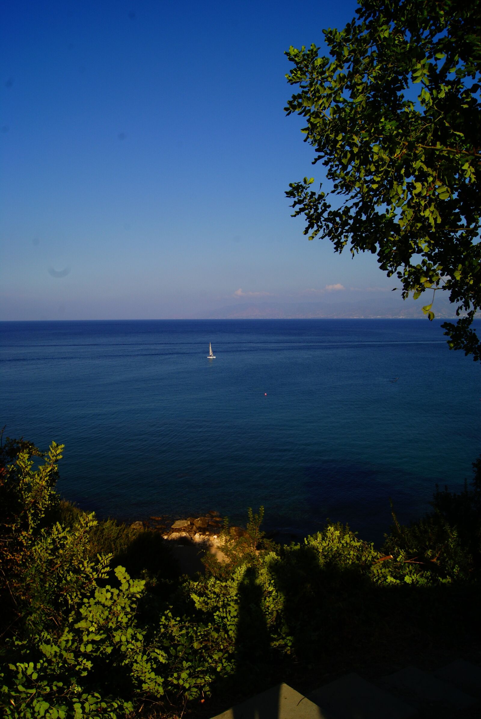 Sony Alpha DSLR-A230 sample photo. Sea, boat, sky photography