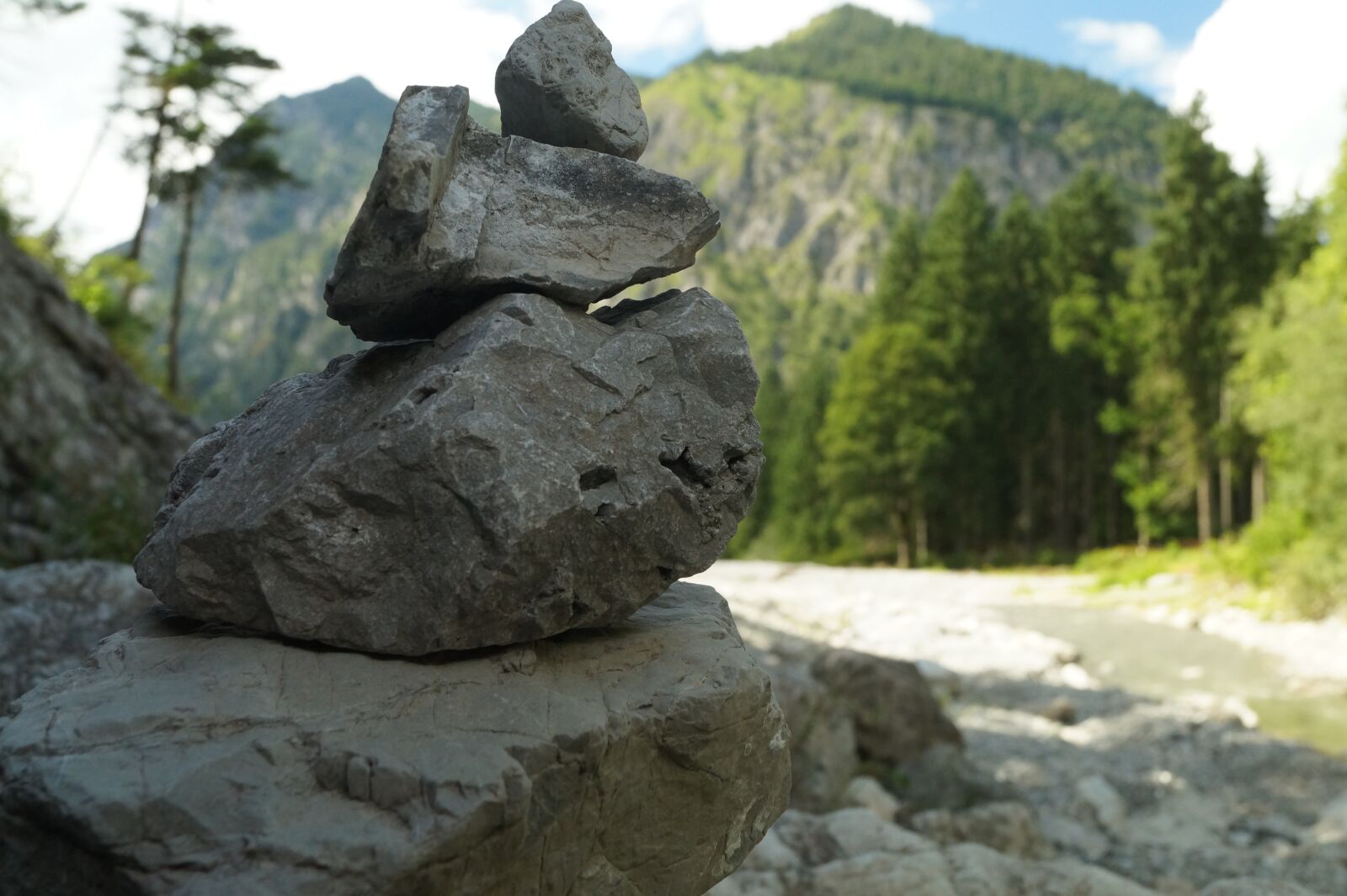 Sony DT 18-55mm F3.5-5.6 SAM II sample photo. Cairn, stones, stone tower photography