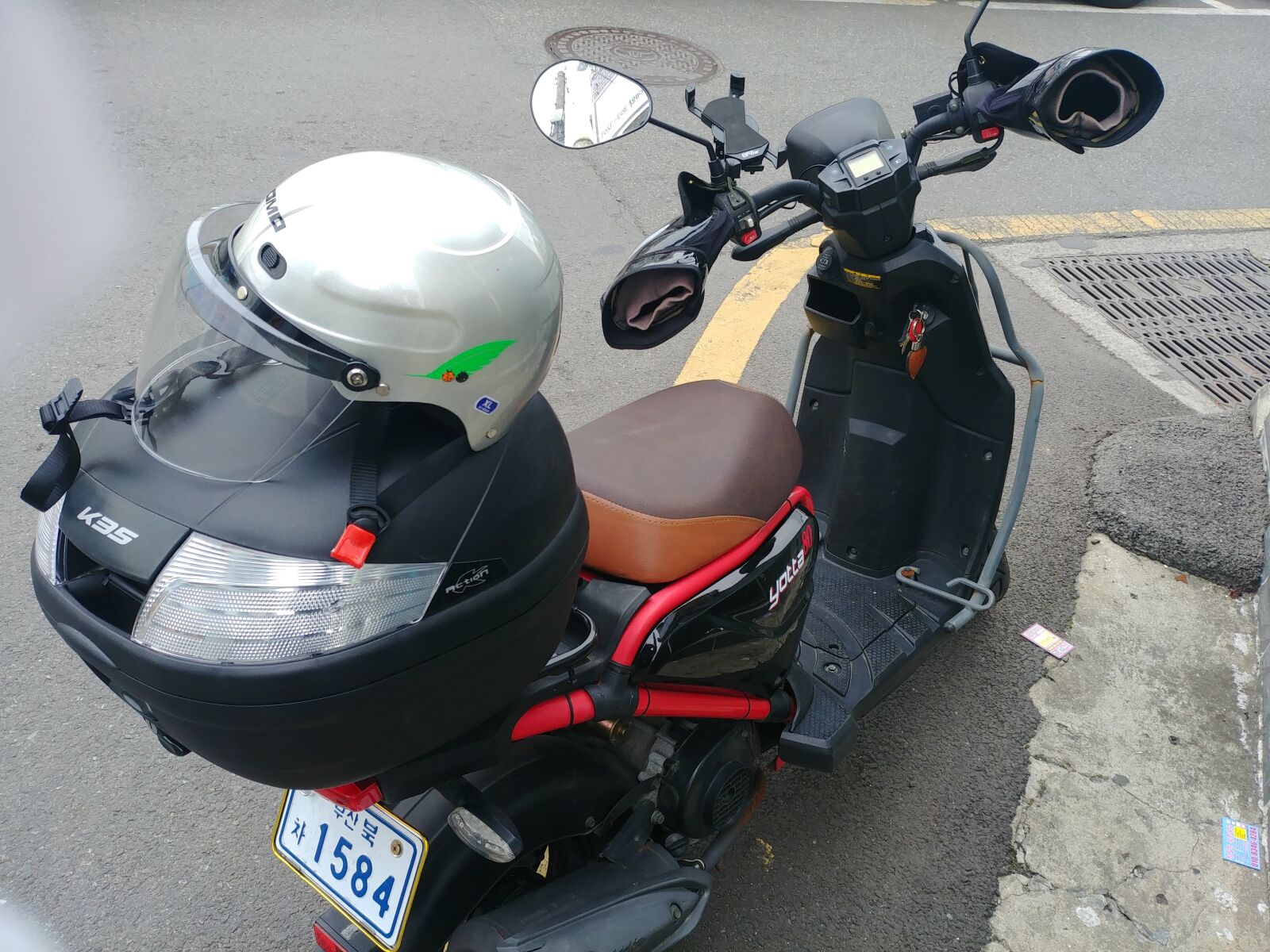 LG G6 sample photo. Scooter, motorcycle, motorbike photography