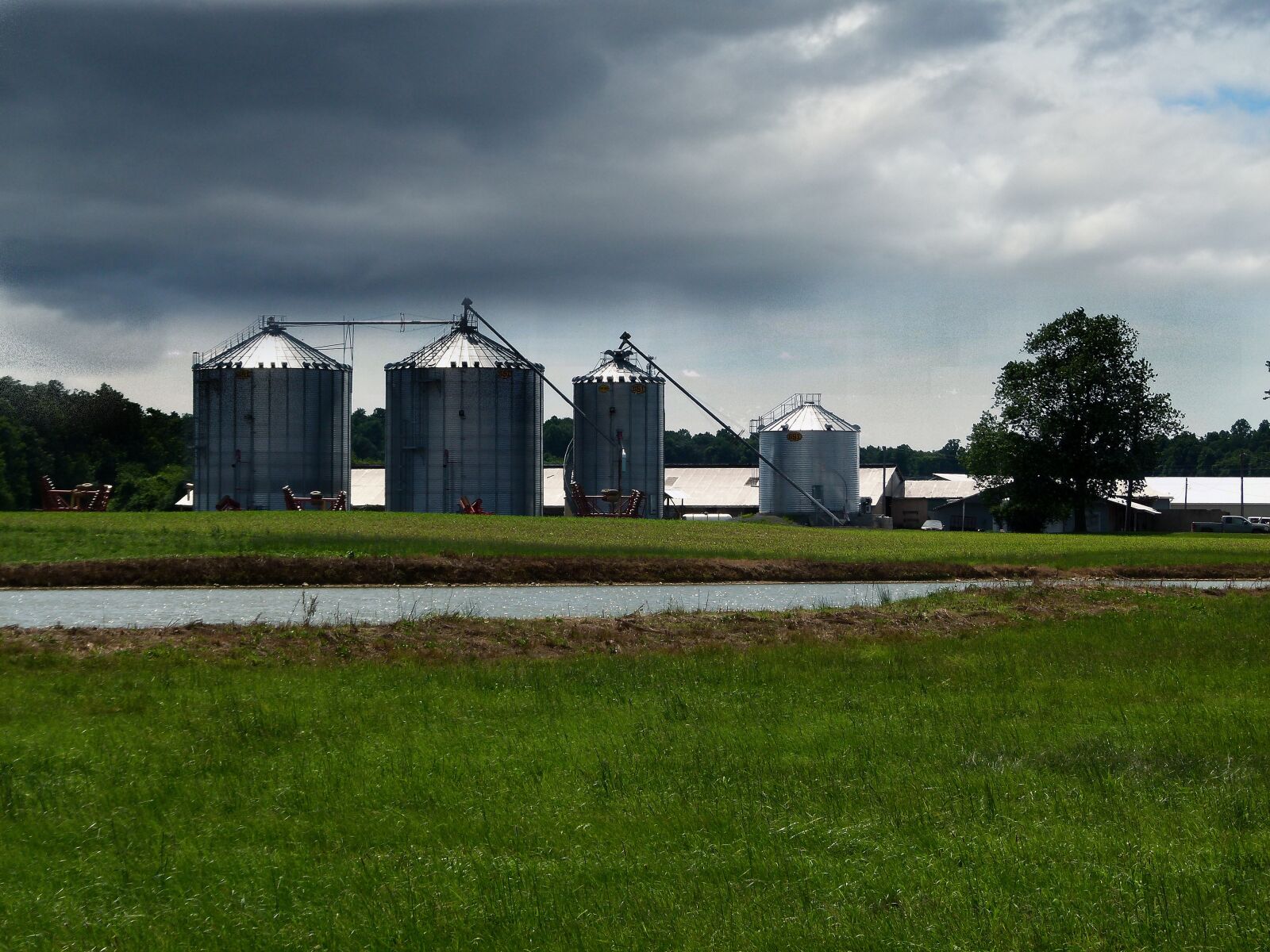 Panasonic Lumix DMC-FZ100 sample photo. Farm, silo, agriculture photography