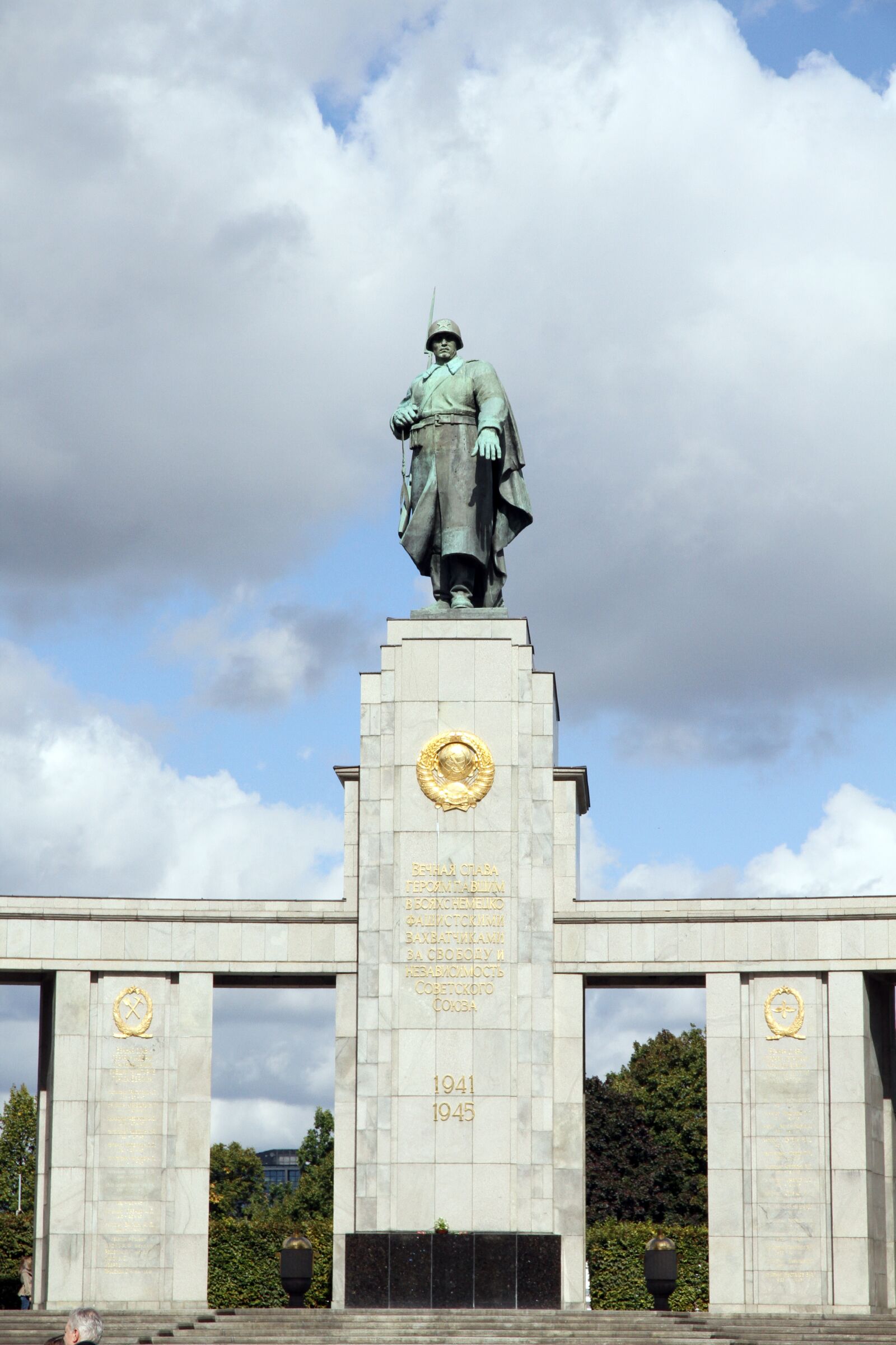 Canon EOS 7D sample photo. Berlin, soviet, soldier photography