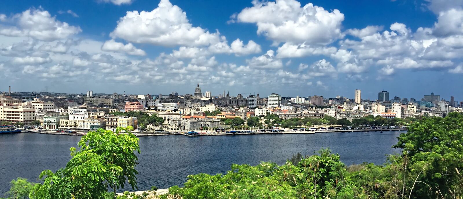 iPhone 6 Plus back camera 4.15mm f/2.2 sample photo. Cuba, havana, sky photography