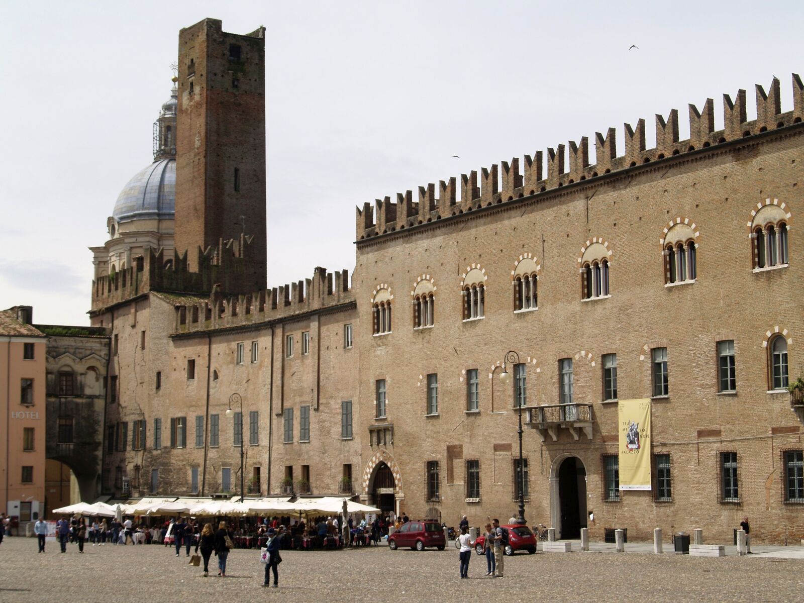Olympus E-500 (EVOLT E-500) sample photo. Piazza, mantova, italy photography