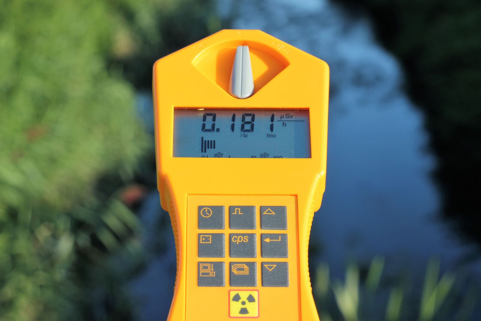 Canon EOS 550D (EOS Rebel T2i / EOS Kiss X4) sample photo. Geiger counter, gamma, dosimeter photography