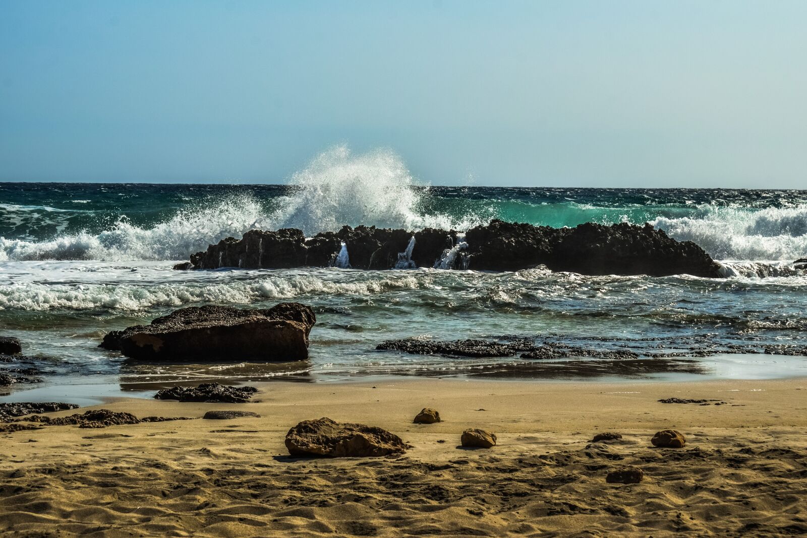 Nikon D3300 sample photo. Rocky coast, wave, smashing photography