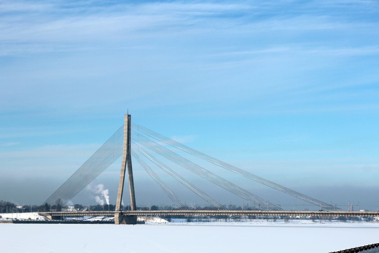 Canon EOS 600D (Rebel EOS T3i / EOS Kiss X5) + Canon EF 50mm F1.4 USM sample photo. Bridge, architecture, river photography