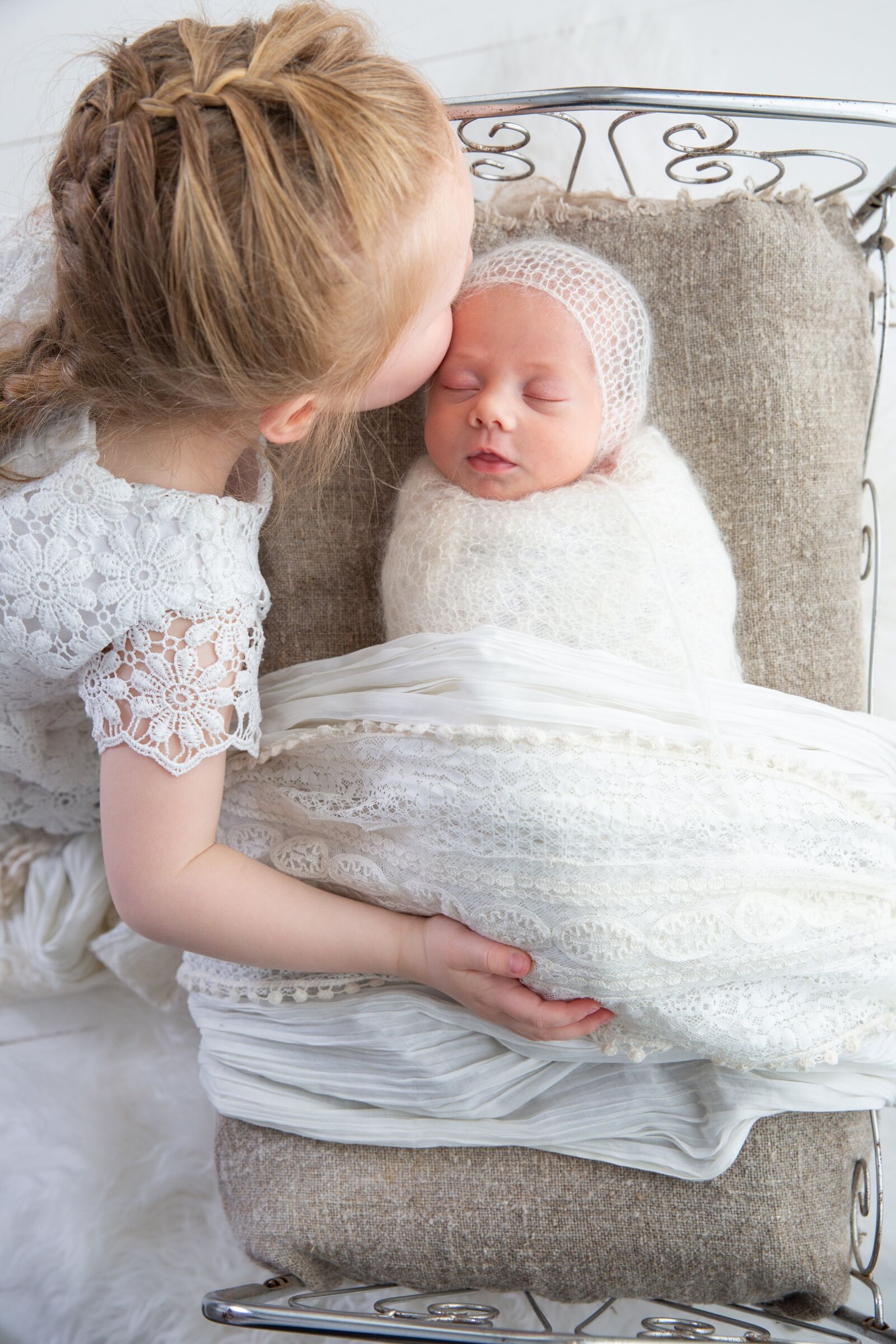 Canon EOS 5D Mark III sample photo. Sisters, sister, child photography