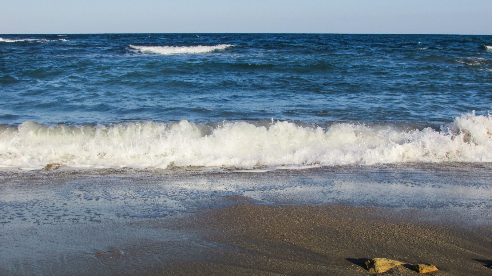 Canon PowerShot SX400 IS sample photo. Beach, sand, wave photography