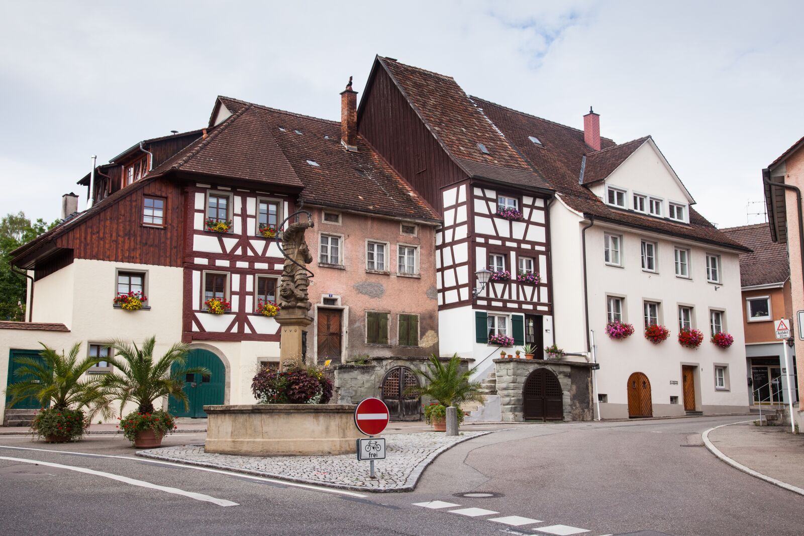 Canon EOS 5D Mark II sample photo. überlingen, live, historically photography