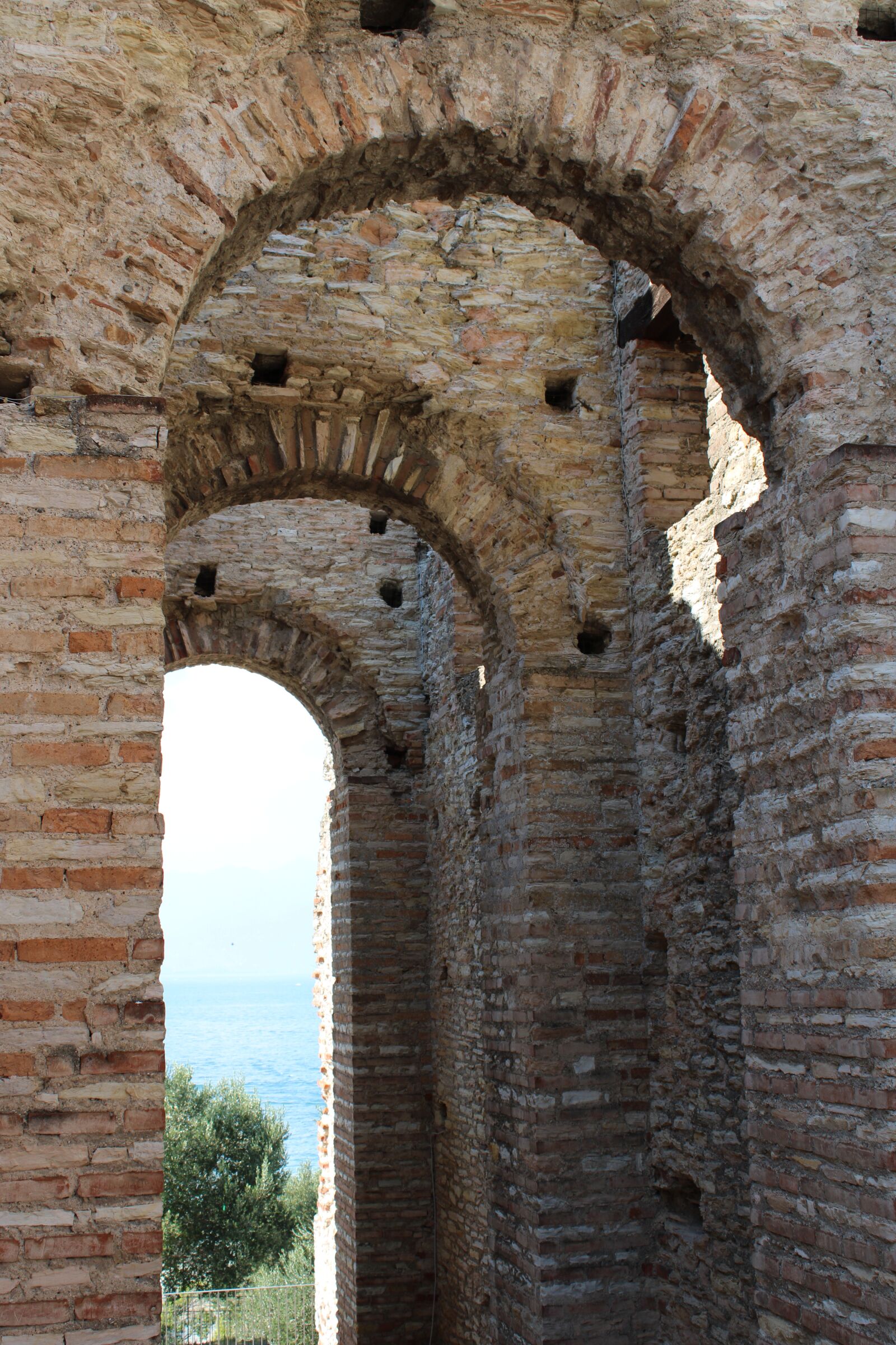 Canon EOS 2000D (EOS Rebel T7 / EOS Kiss X90 / EOS 1500D) sample photo. Grottoes of catullus, sirmione photography