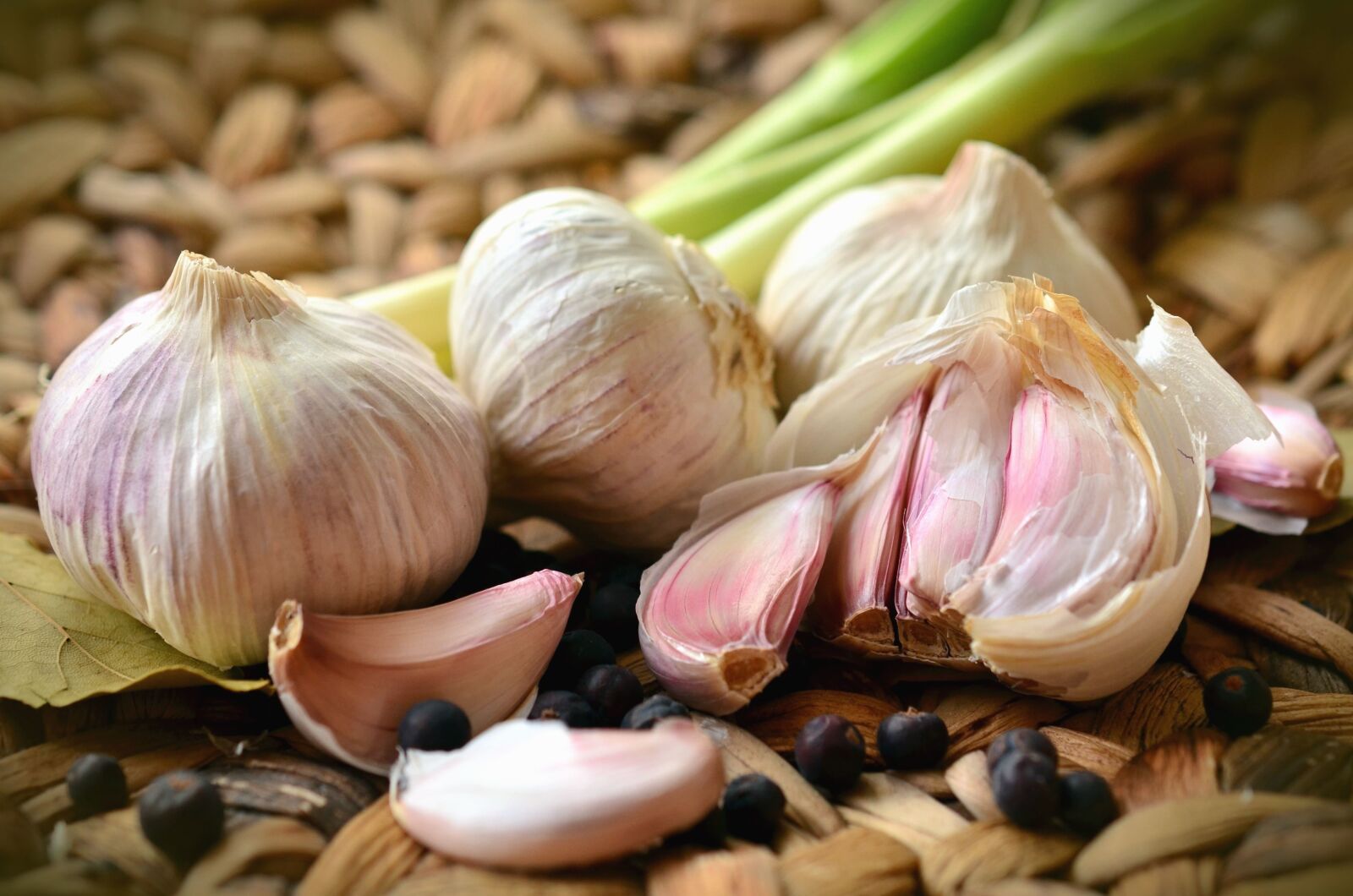 Nikon D5100 sample photo. Garlic, diet, seed, vegetable photography