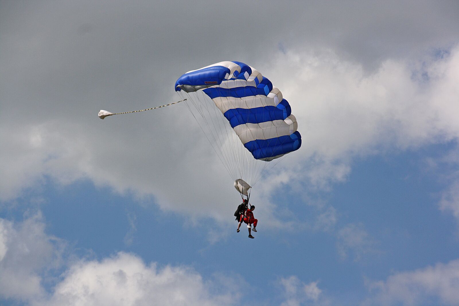 Canon EOS 1000D (EOS Digital Rebel XS / EOS Kiss F) sample photo. Parachute air sports, paraglider photography