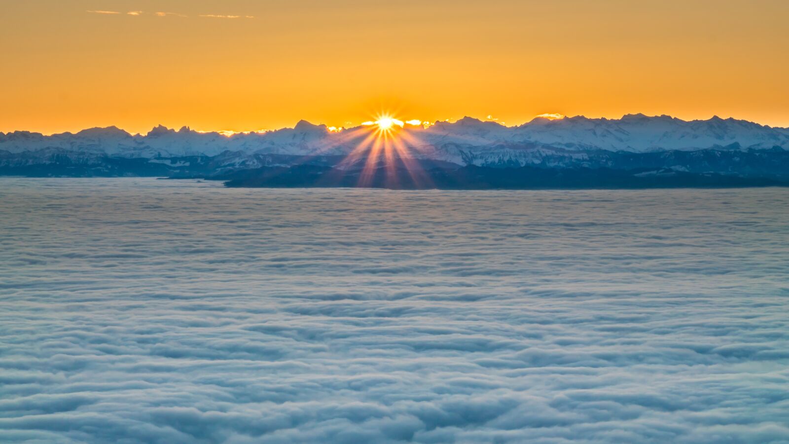 Panasonic Lumix DC-G9 sample photo. Sunrise, sea of fog photography