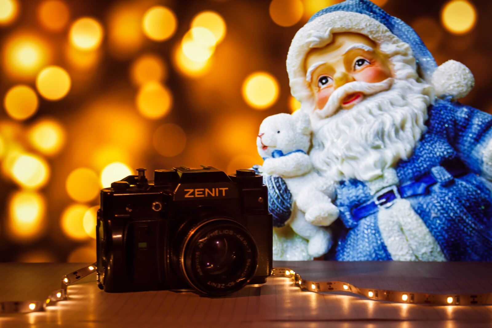 Canon EOS 50D + Canon EF 28-135mm F3.5-5.6 IS USM sample photo. Christmas, santa, zenith photography