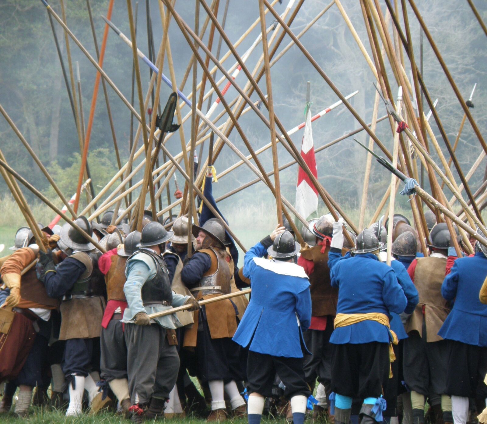 Olympus SP570UZ sample photo. Pikemen, roundheads, war photography