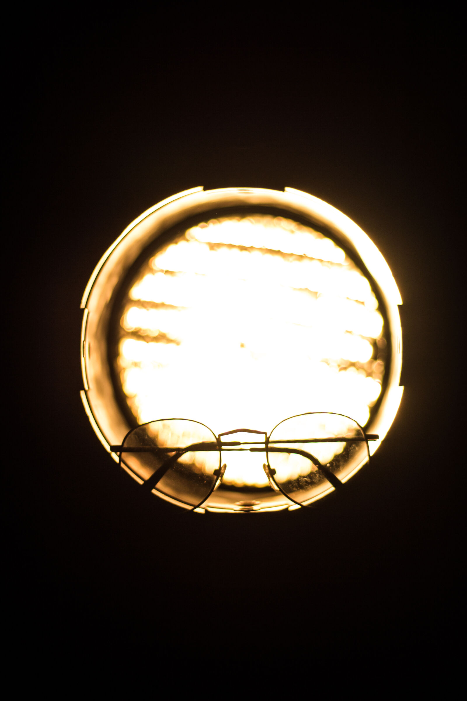 Canon EOS 600D (Rebel EOS T3i / EOS Kiss X5) sample photo. Atmospheric, beam, darka, glow photography